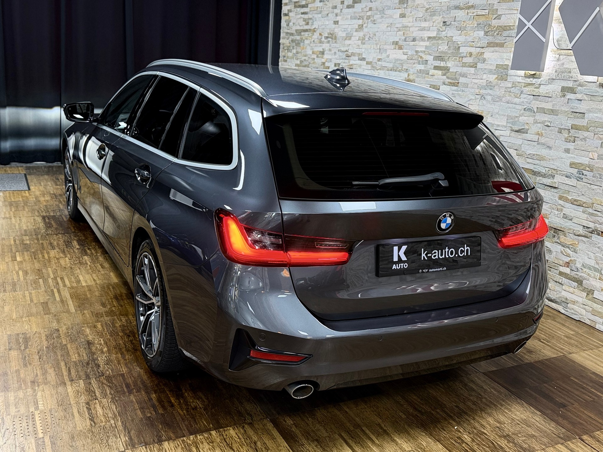 BMW 318d 48V Touring Sport Line Steptronic-image-1