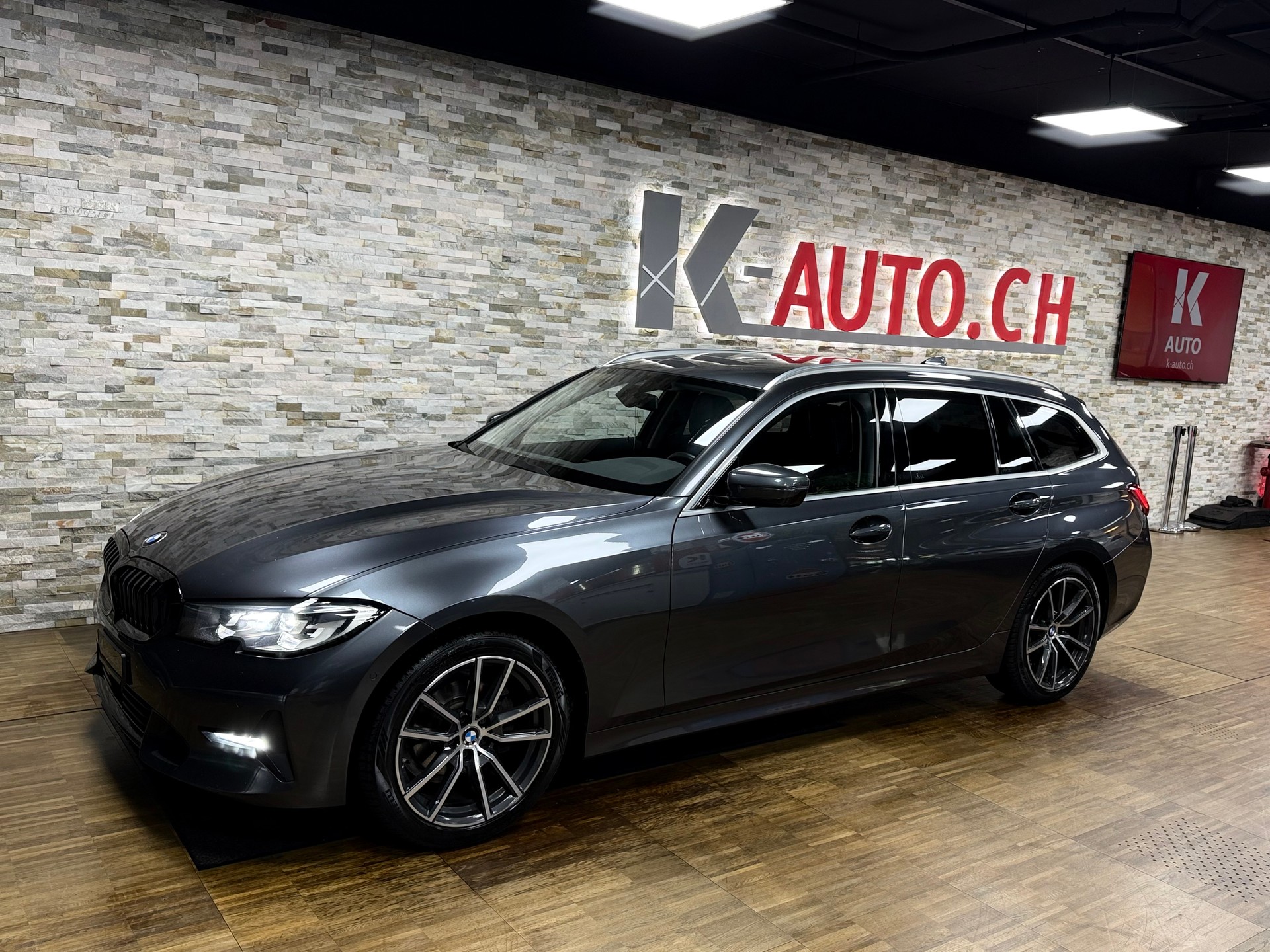 BMW 318d 48V Touring Sport Line Steptronic-image-0