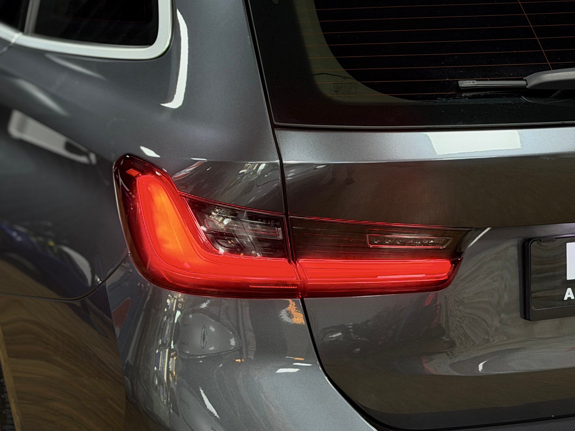 BMW 318d 48V Touring Sport Line Steptronic-image-7