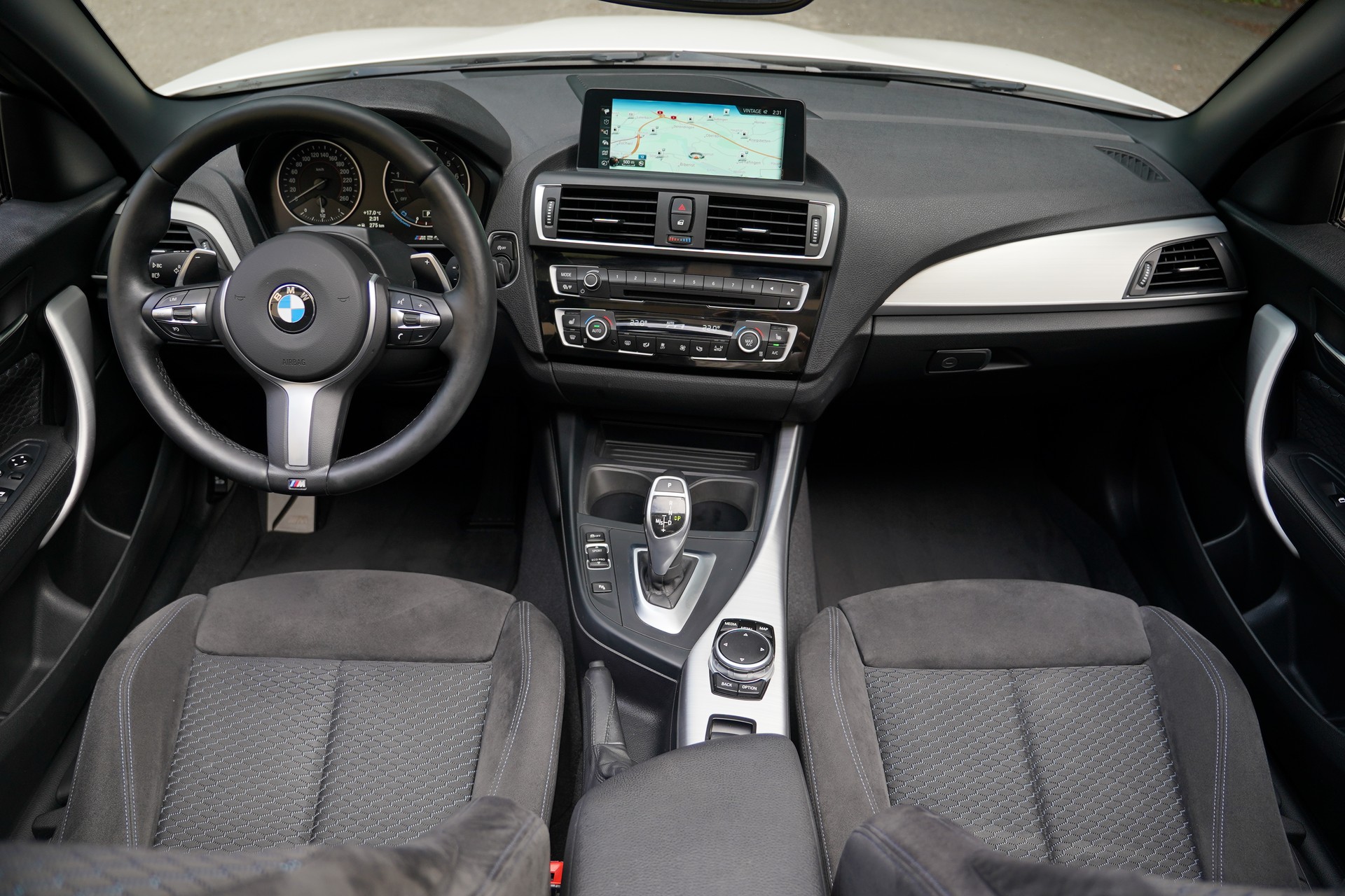 BMW M240i xDrive Steptronic-image-15