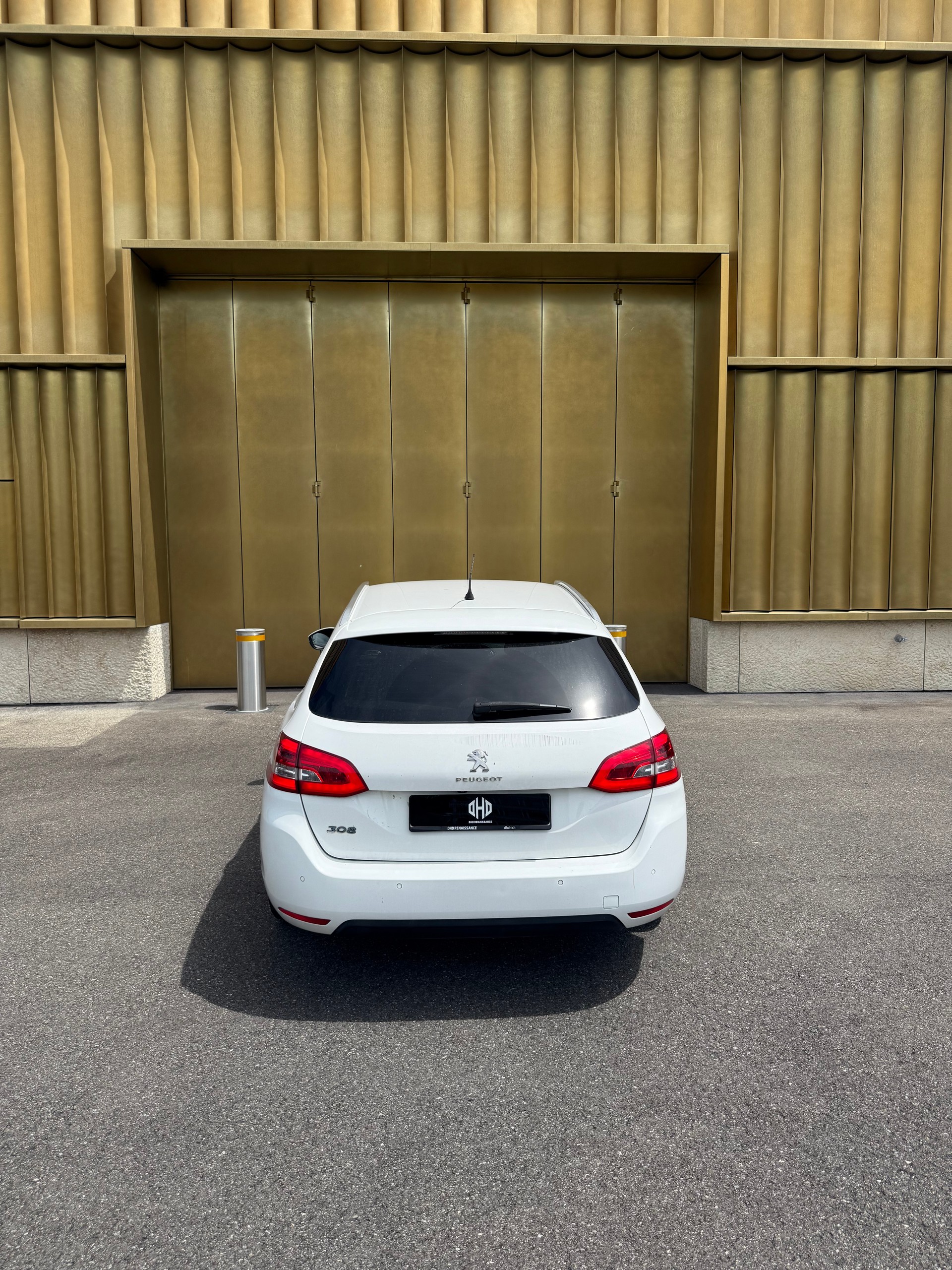 PEUGEOT 308 SW 1.6 BlueHDI Allure Automatic-image-3