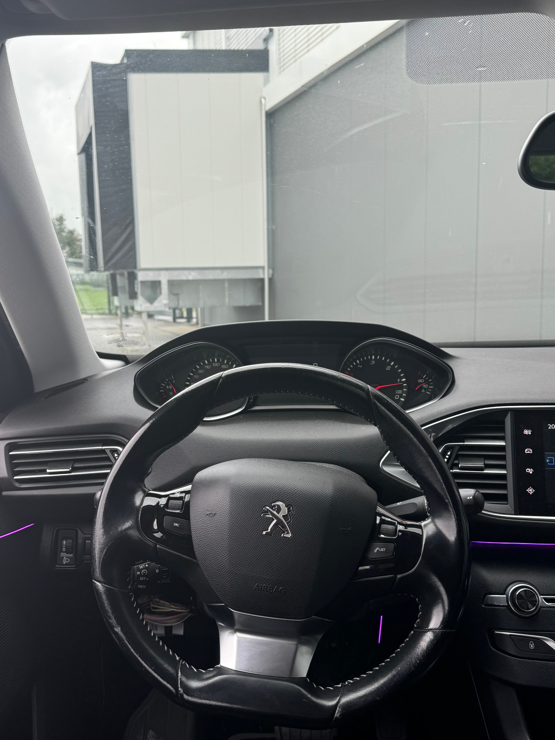 PEUGEOT 308 SW 1.6 BlueHDI Allure Automatic-image-5
