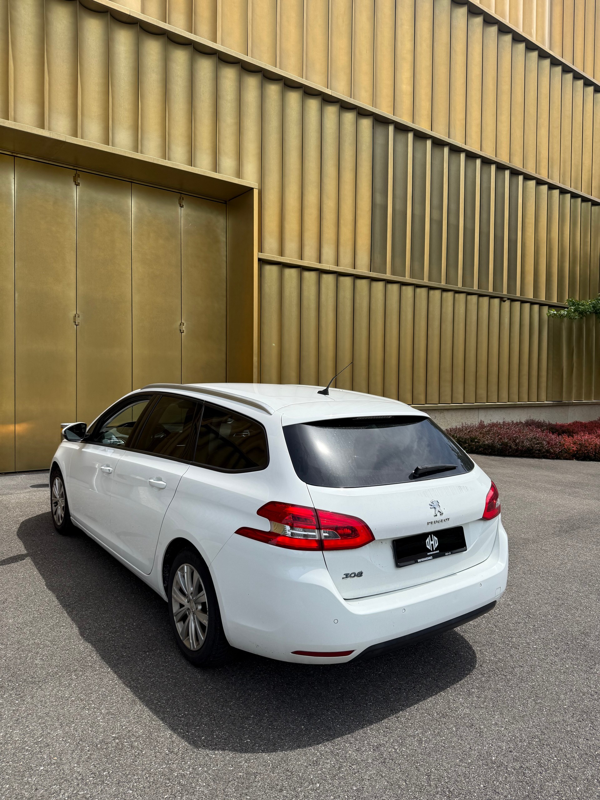 PEUGEOT 308 SW 1.6 BlueHDI Allure Automatic-image-4
