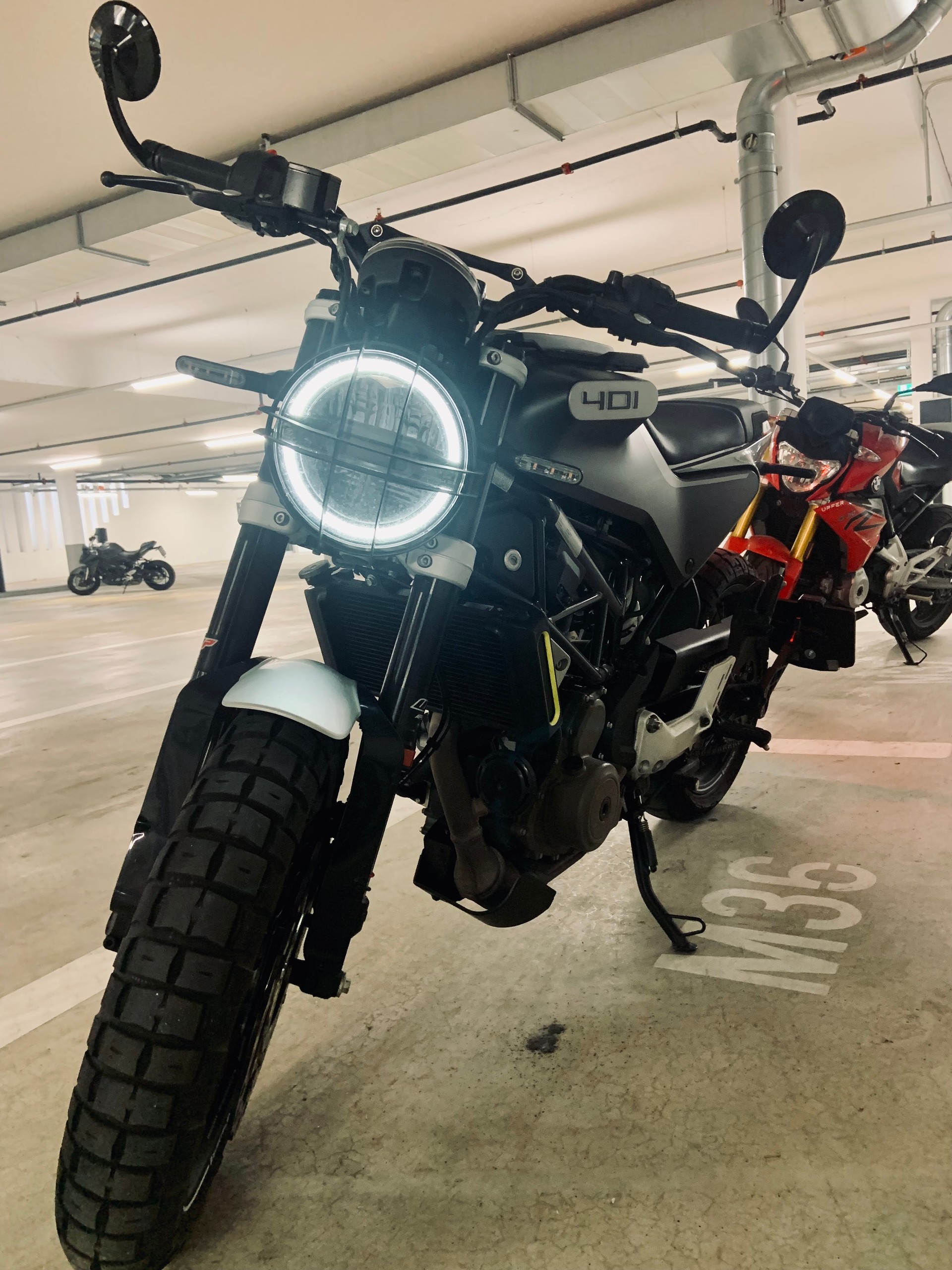 HUSQVARNA Svartpilen 401-image-2