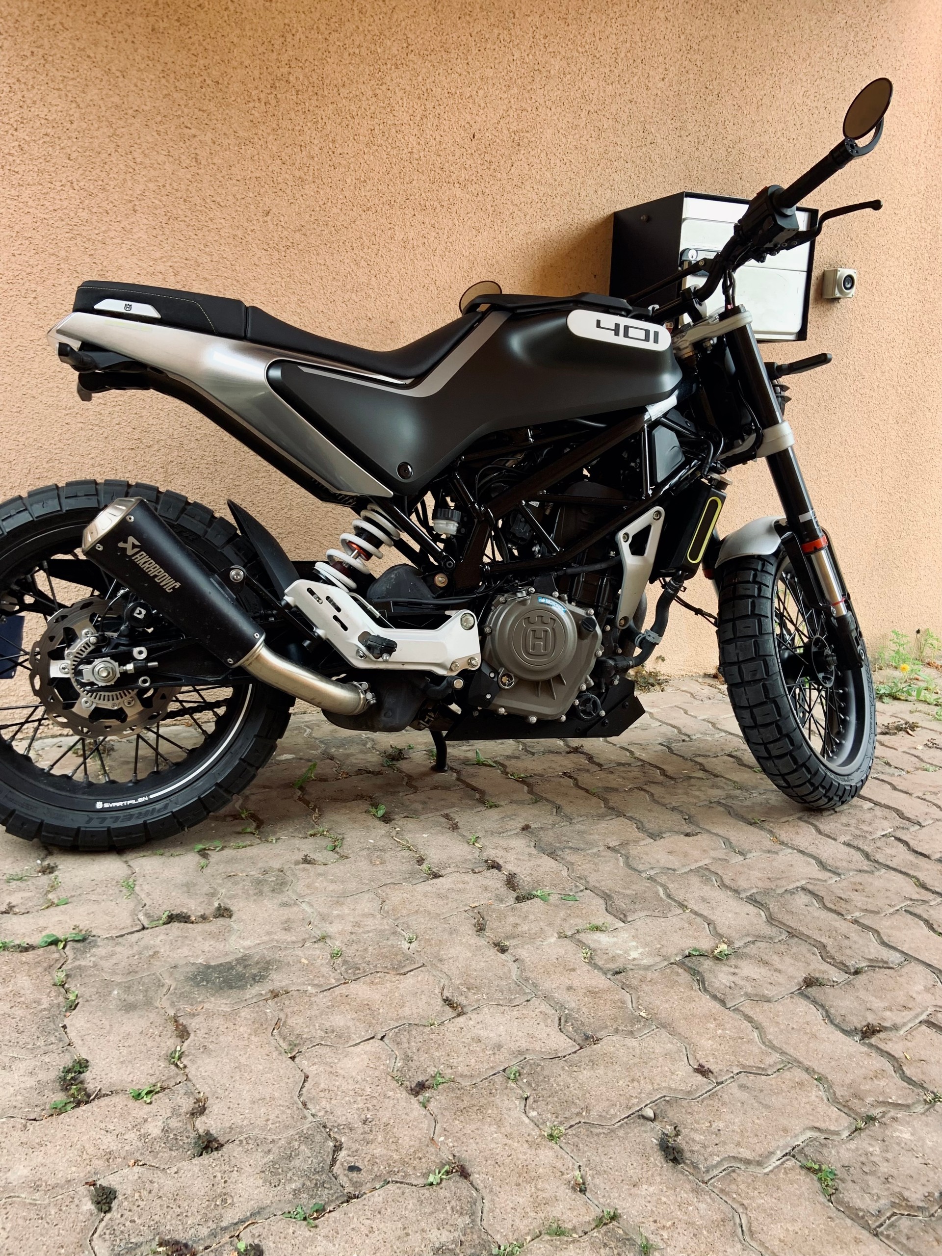 HUSQVARNA Svartpilen 401-image-3