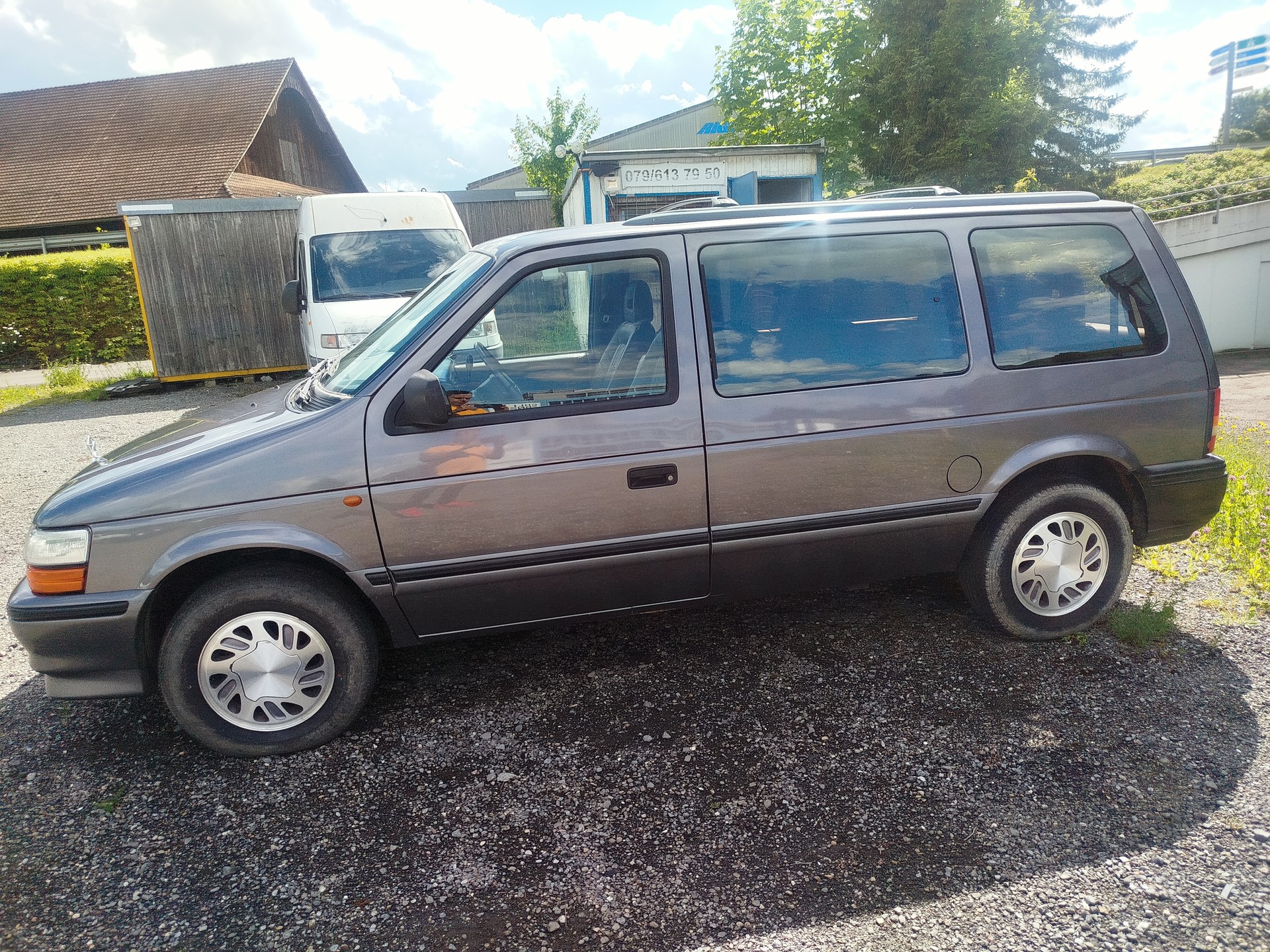 CHRYSLER Voyager SE 3.3-image-2