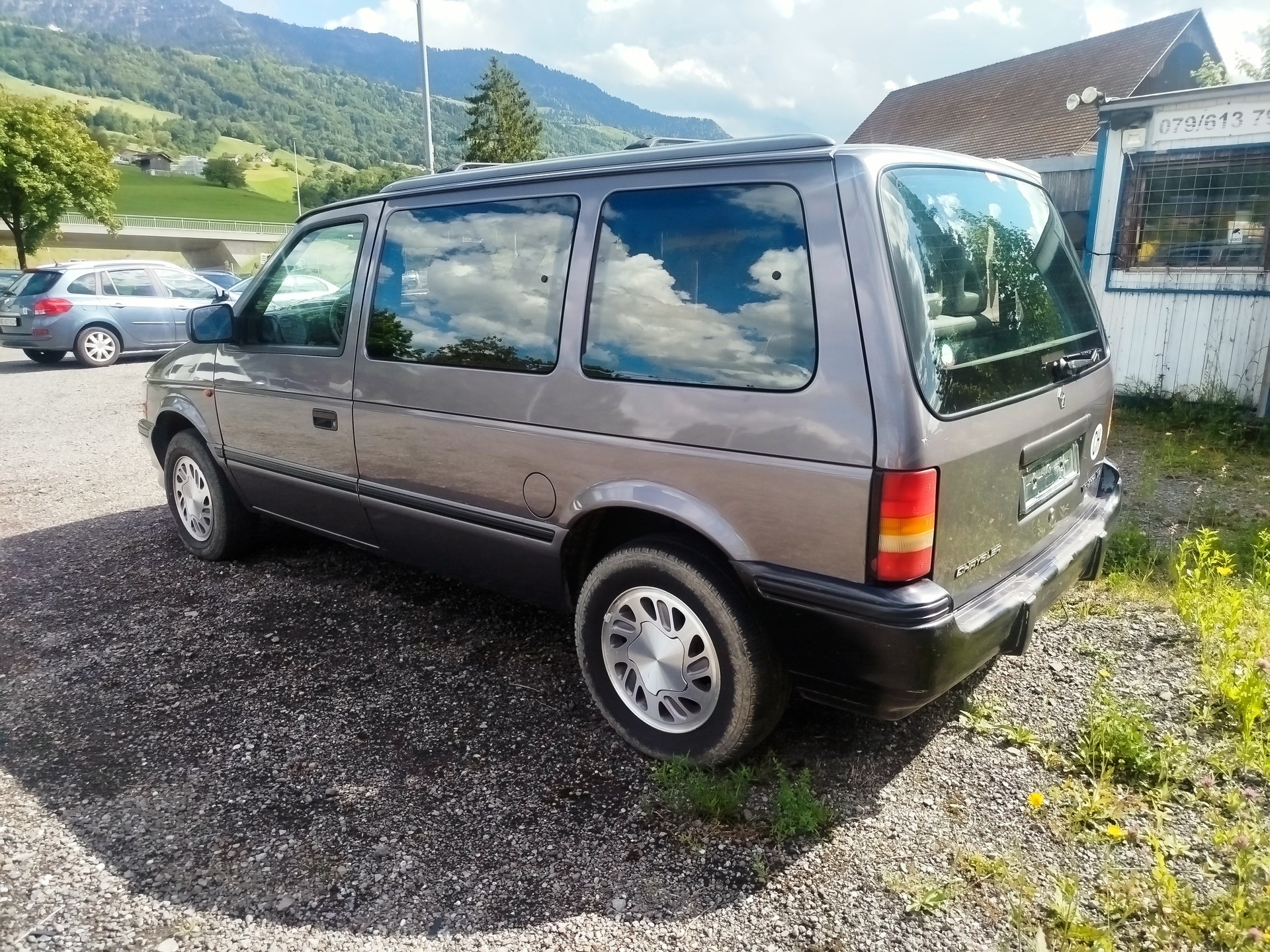 CHRYSLER Voyager SE 3.3-image-3