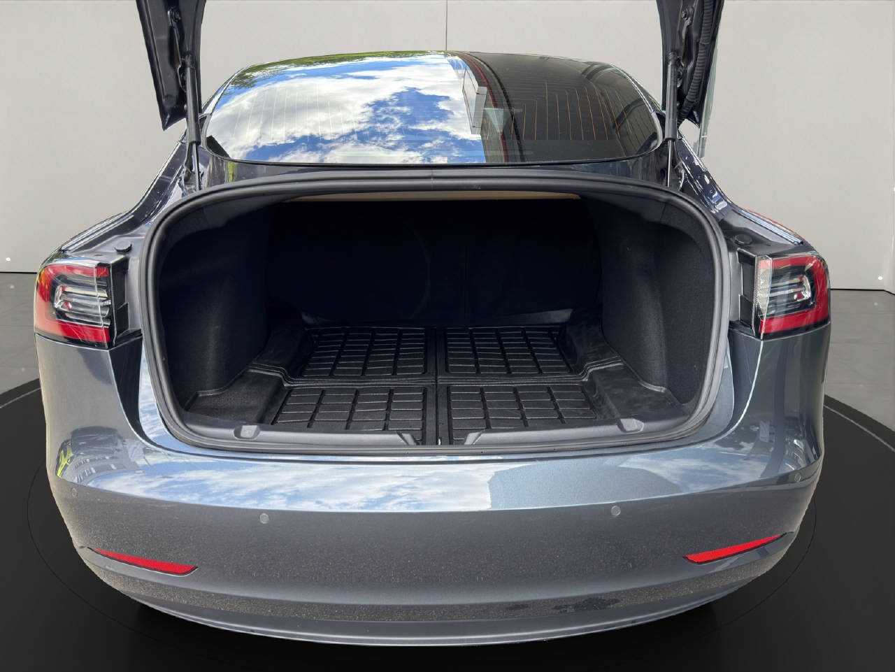 TESLA Model 3 Long Range Dual Motor-image-16