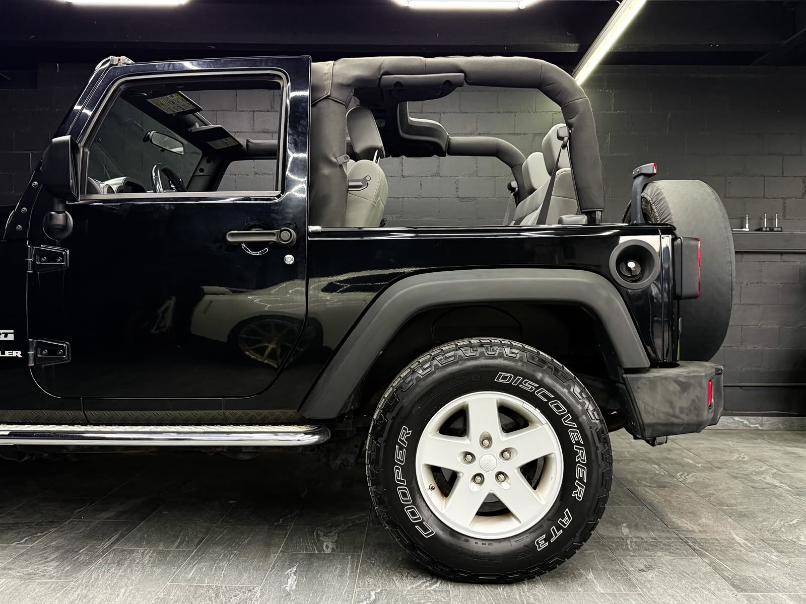 JEEP Wrangler 2.8 CRD Sport Automatic-image-5