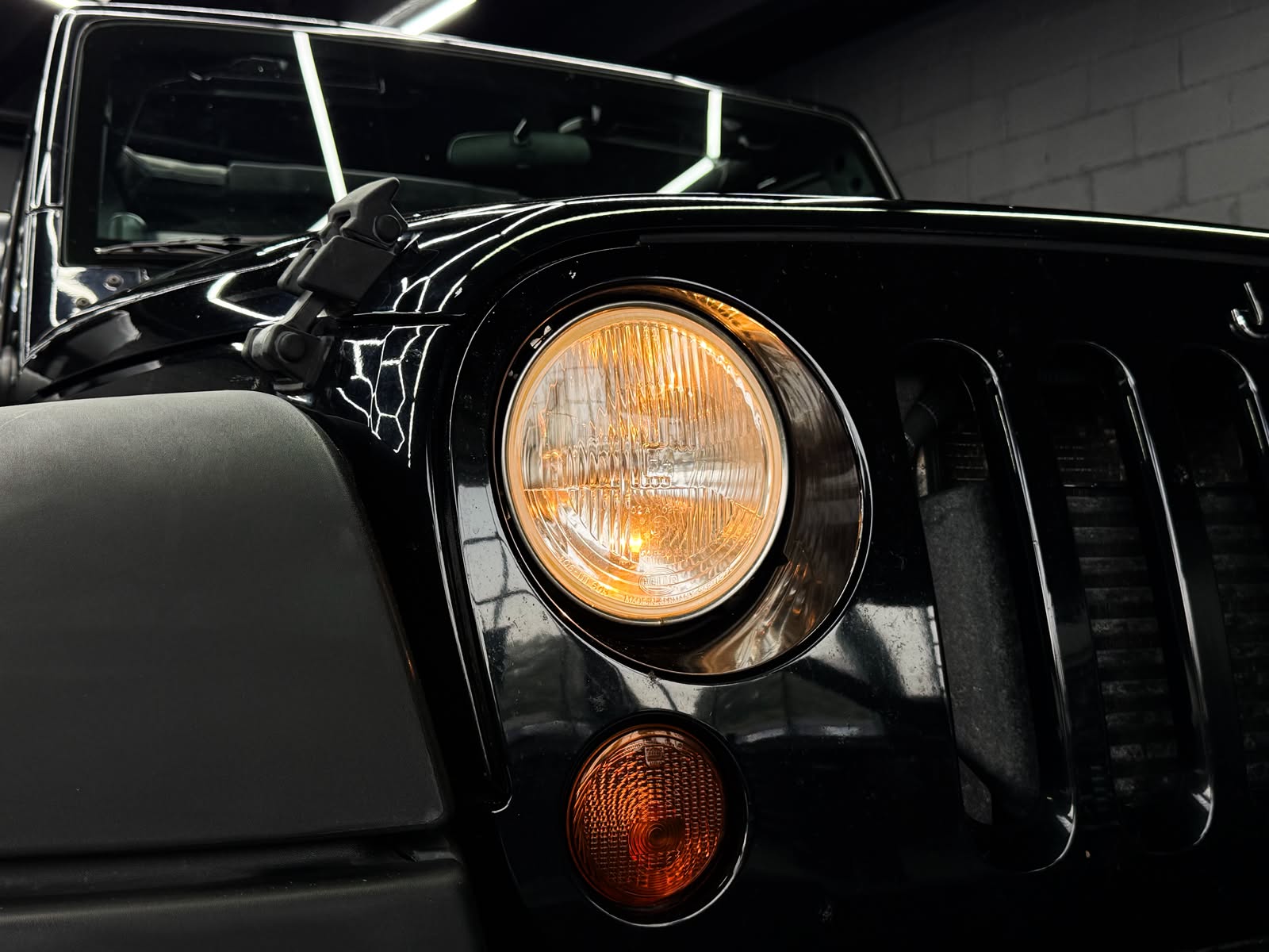 JEEP Wrangler 2.8 CRD Sport Automatic-image-3