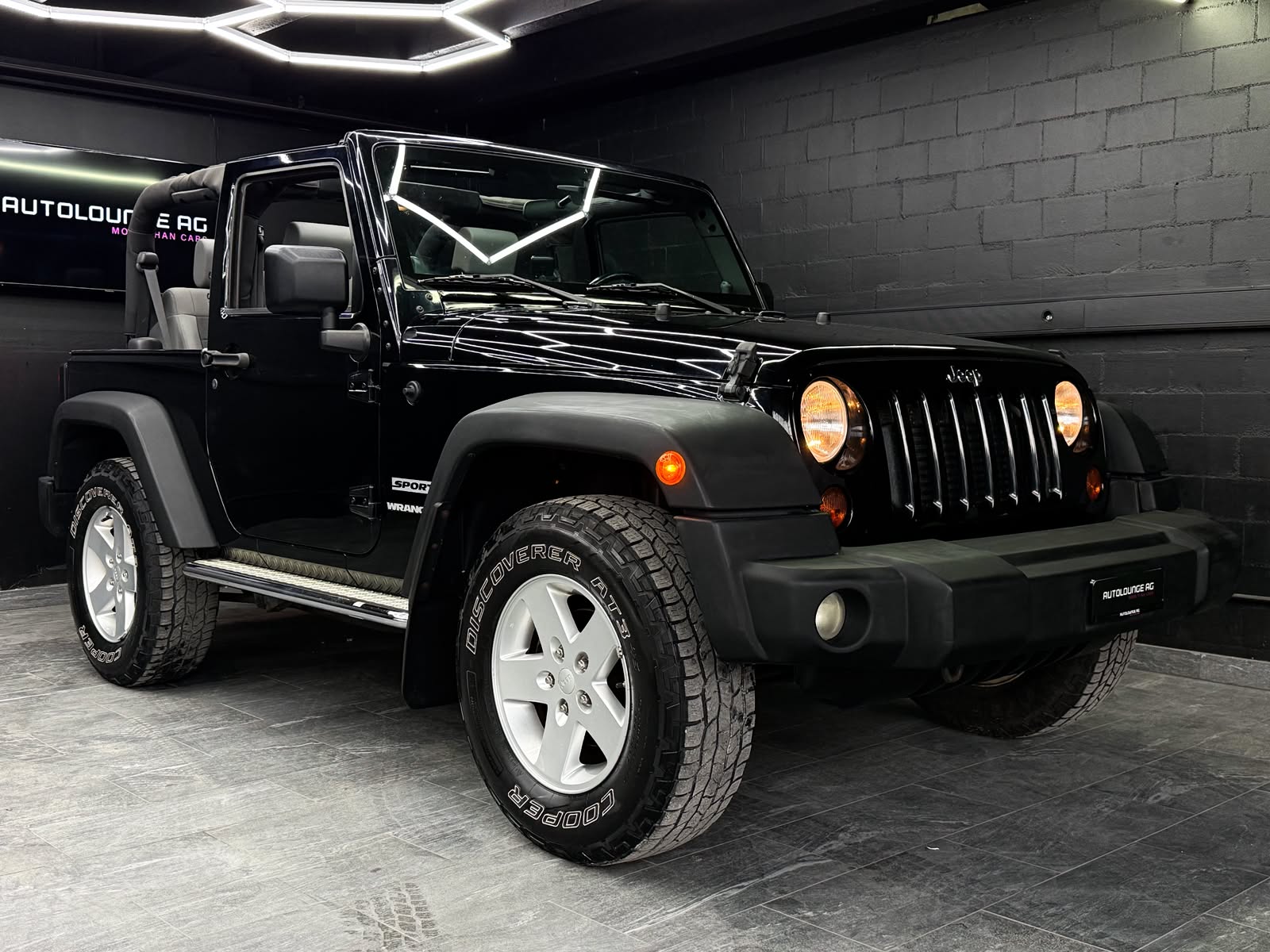 JEEP Wrangler 2.8 CRD Sport Automatic-image-1