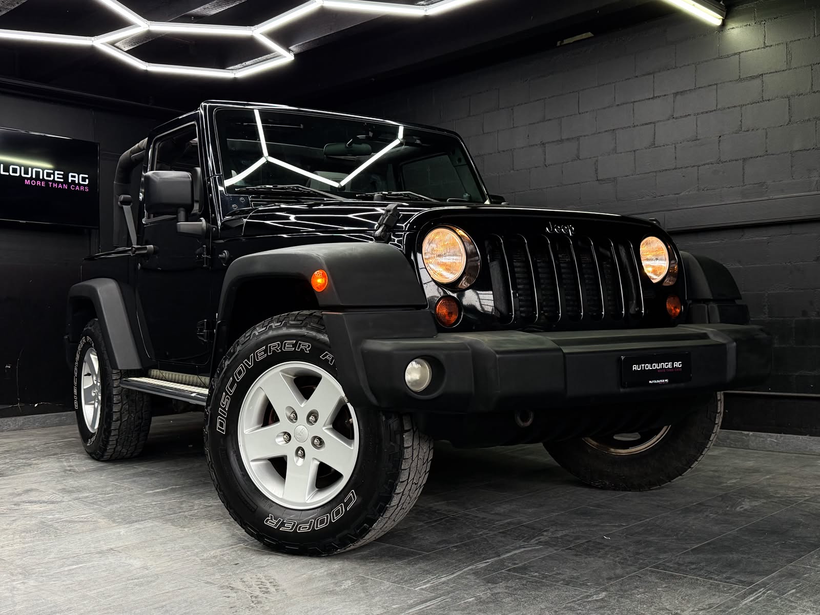 JEEP Wrangler 2.8 CRD Sport Automatic-image-0