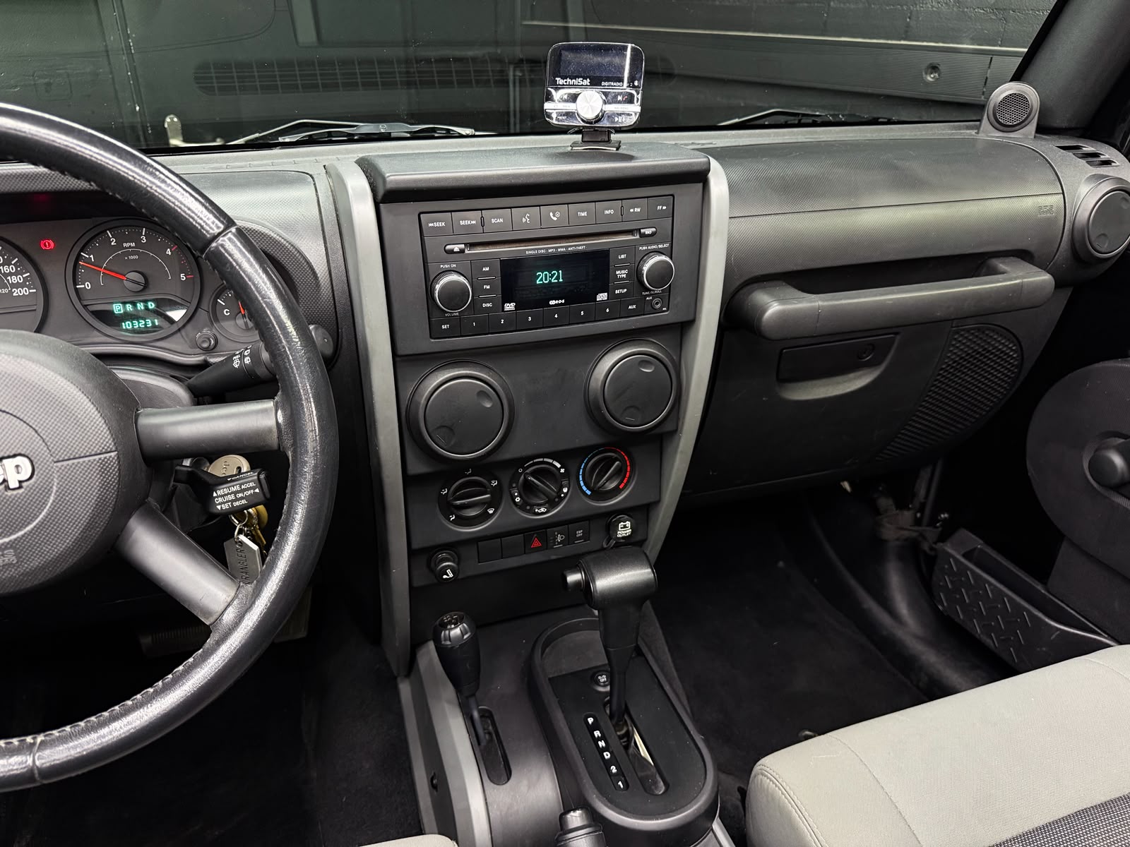 JEEP Wrangler 2.8 CRD Sport Automatic-image-13