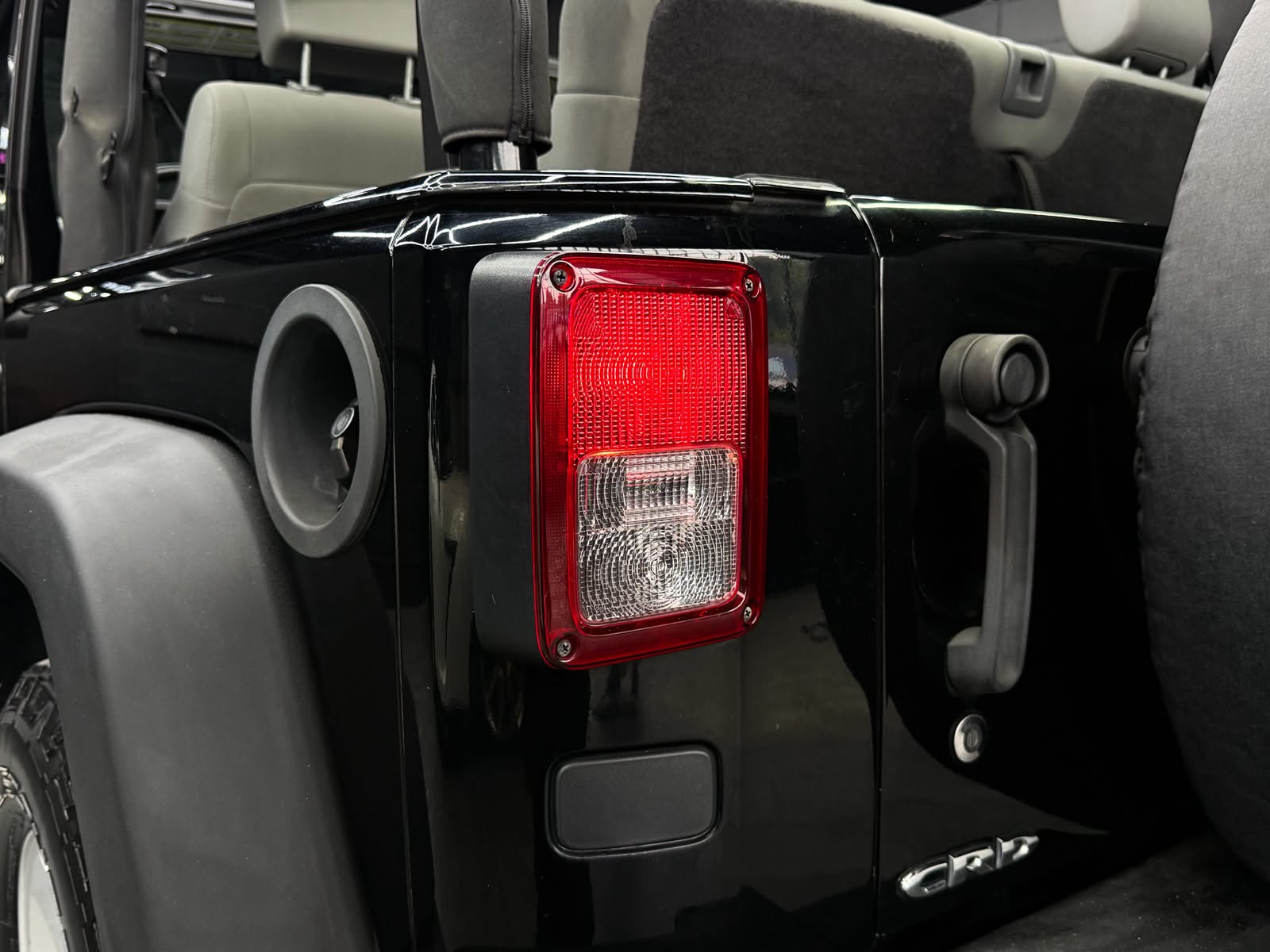 JEEP Wrangler 2.8 CRD Sport Automatic-image-7