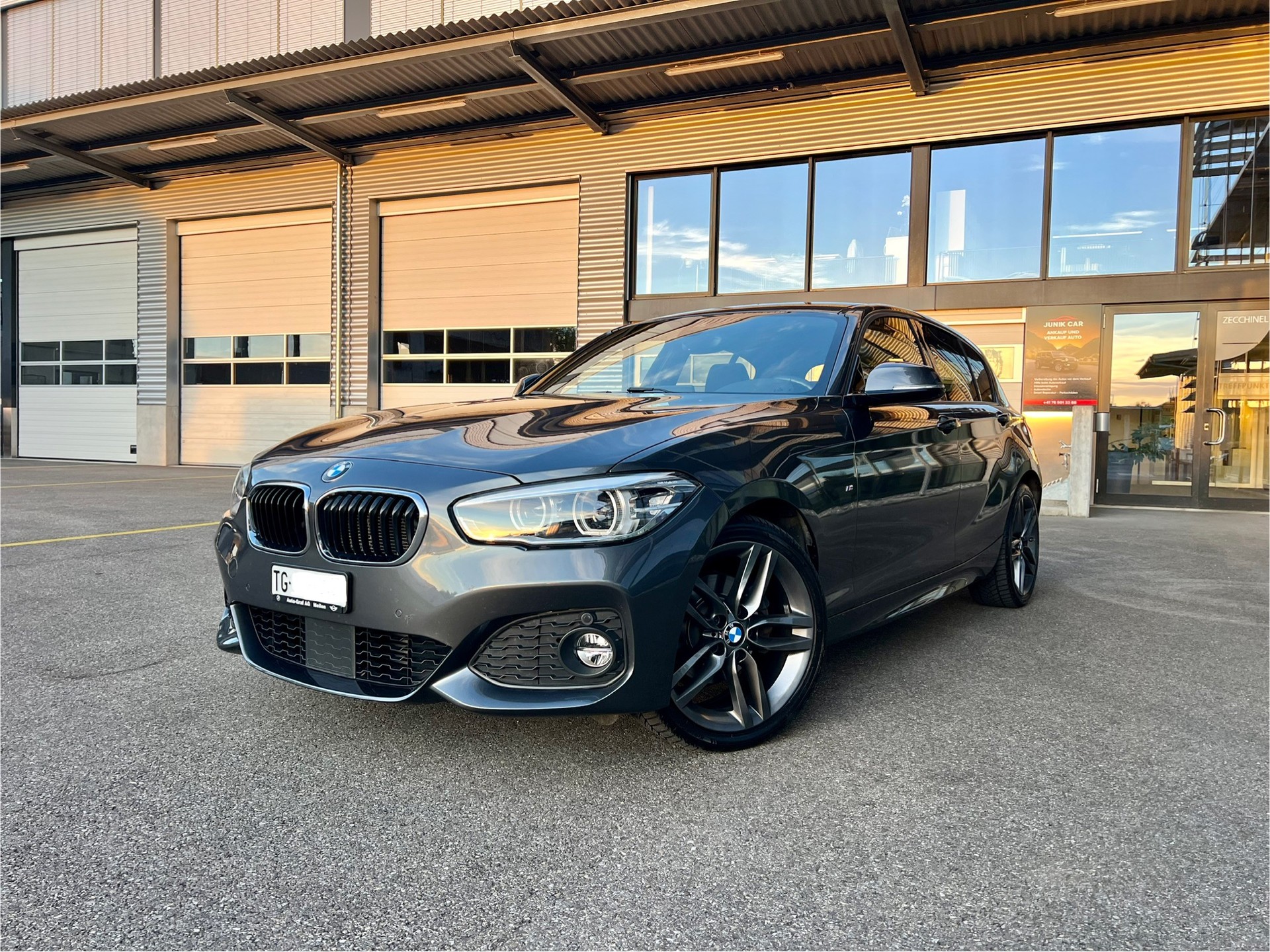 BMW 120d xDrive M Sport Steptronic-image-0