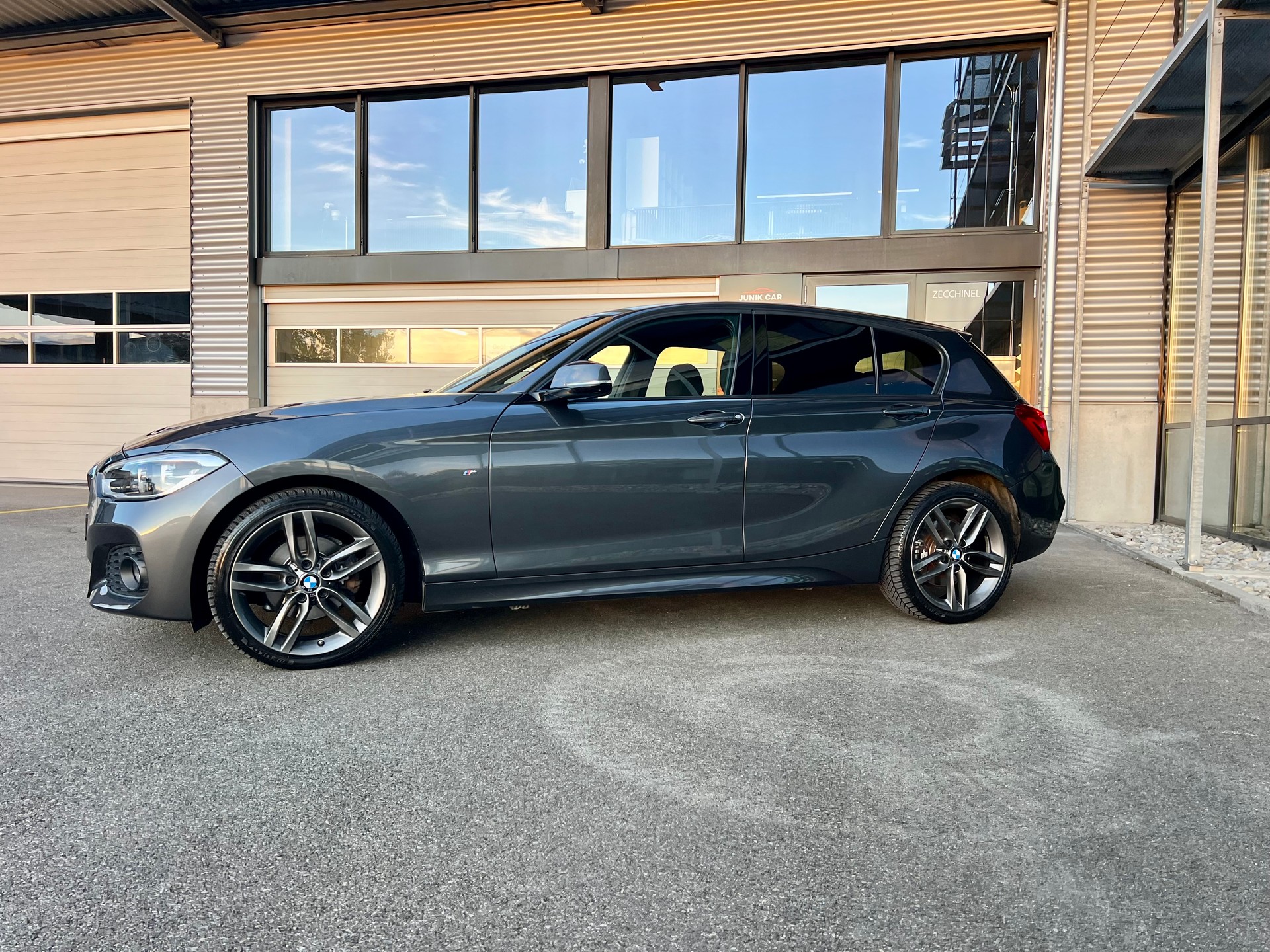 BMW 120d xDrive M Sport Steptronic-image-4