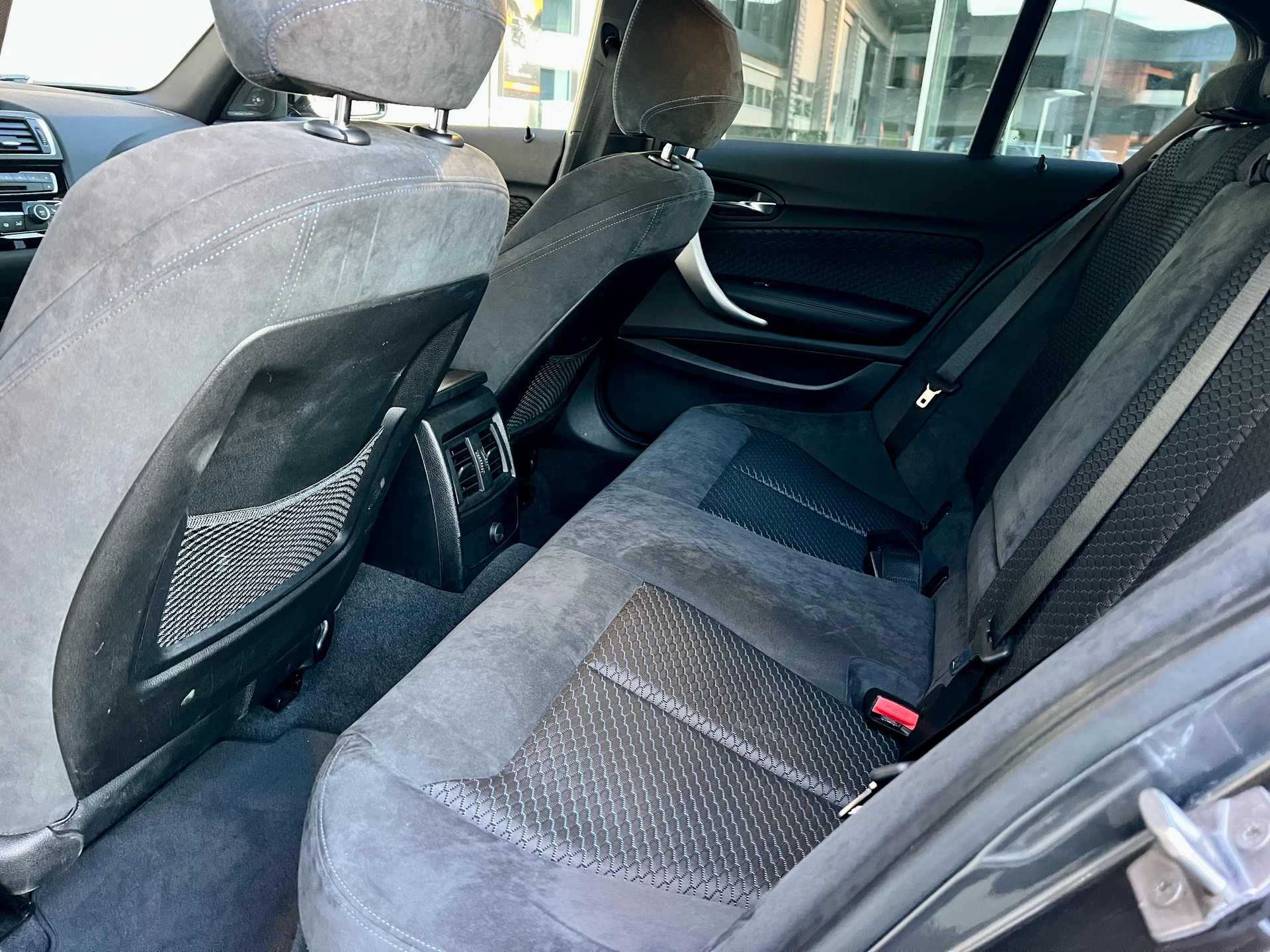 BMW 120d xDrive M Sport Steptronic-image-12