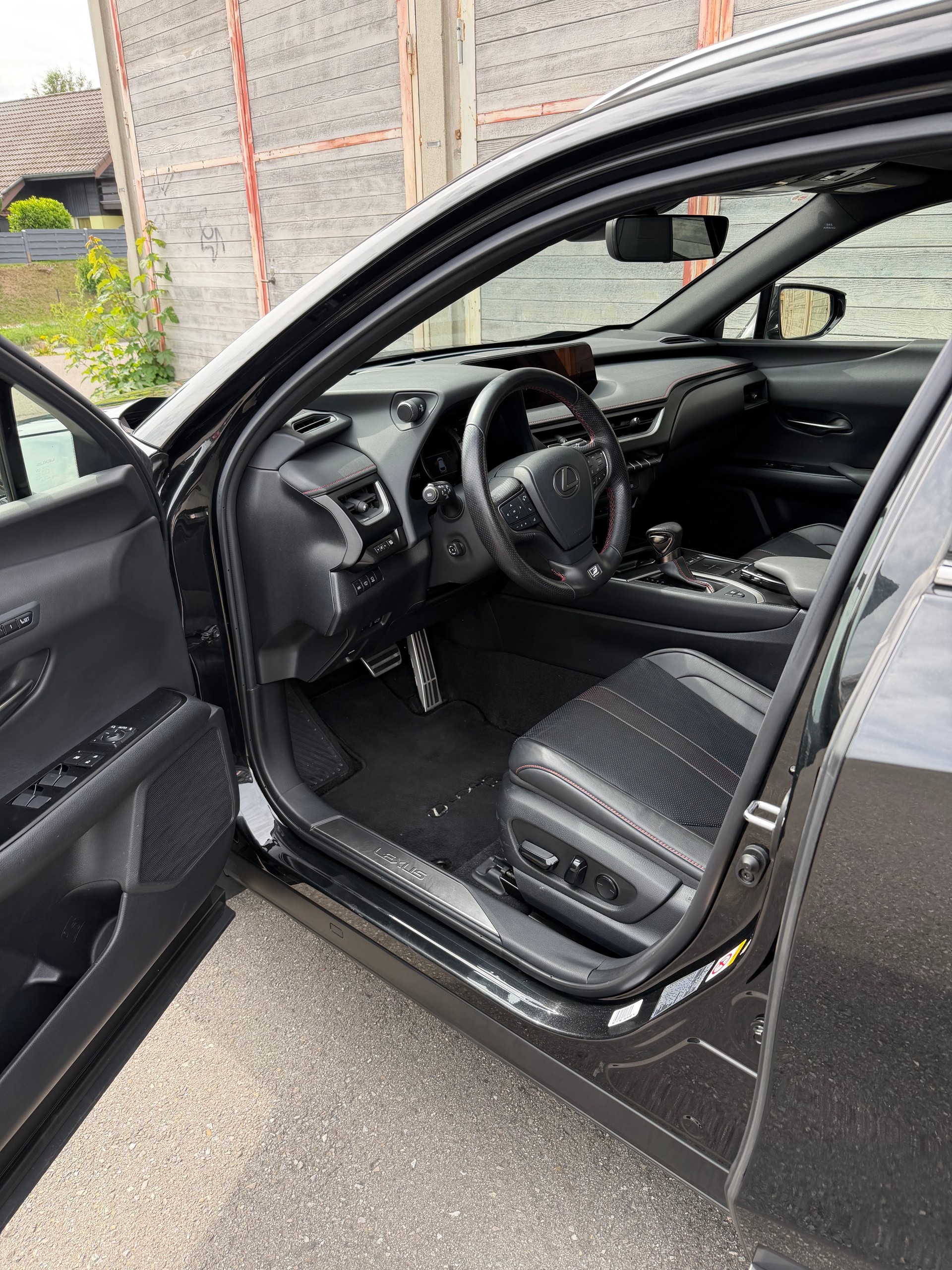 LEXUS UX 250h F Sport AWD Automatic-image-4