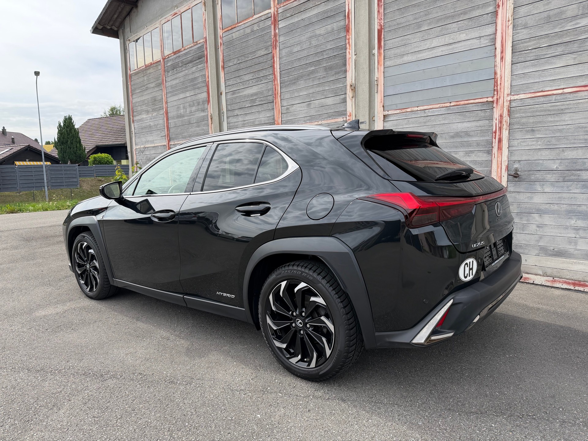 LEXUS UX 250h F Sport AWD Automatic-image-1