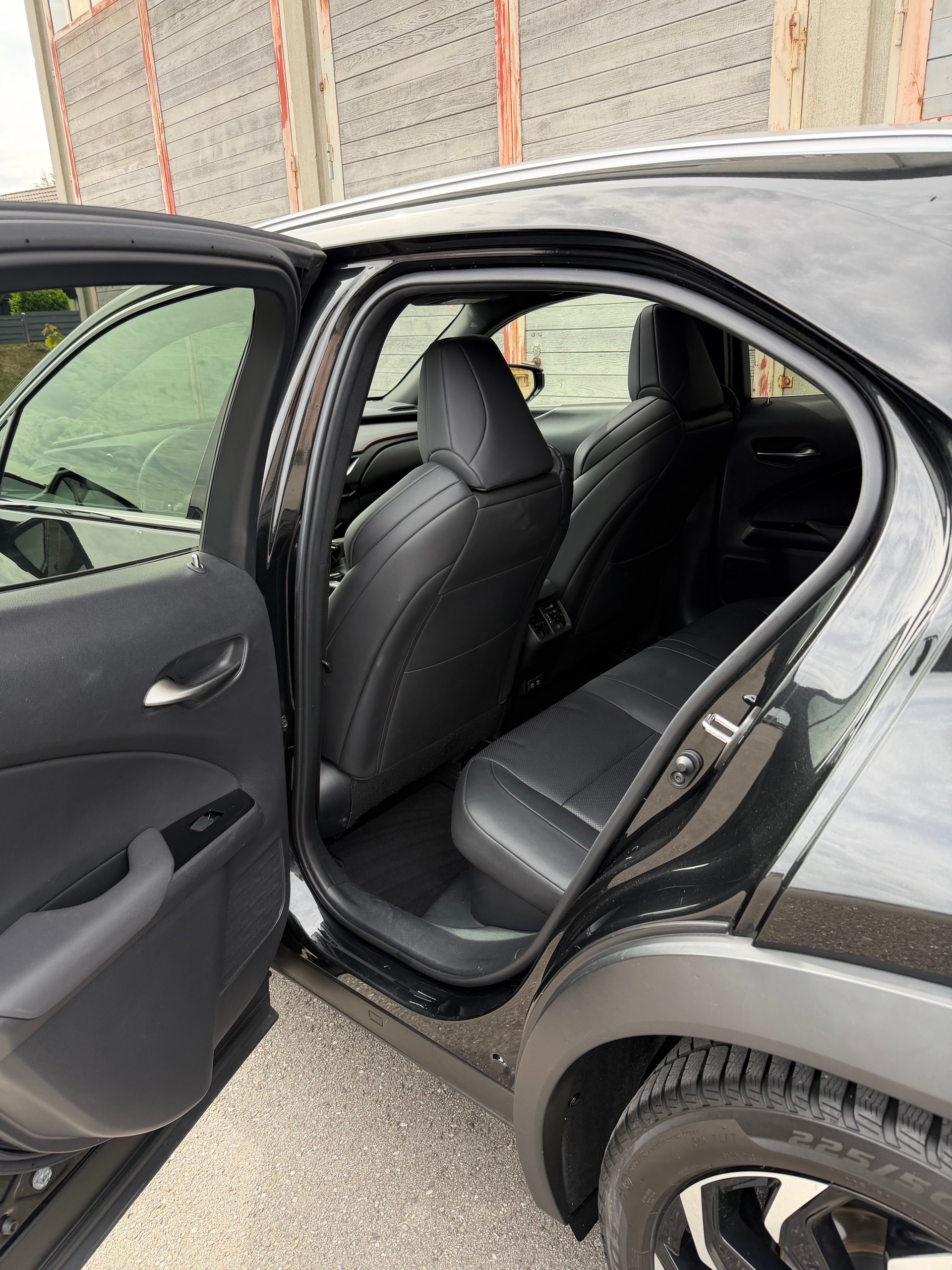 LEXUS UX 250h F Sport AWD Automatic-image-5