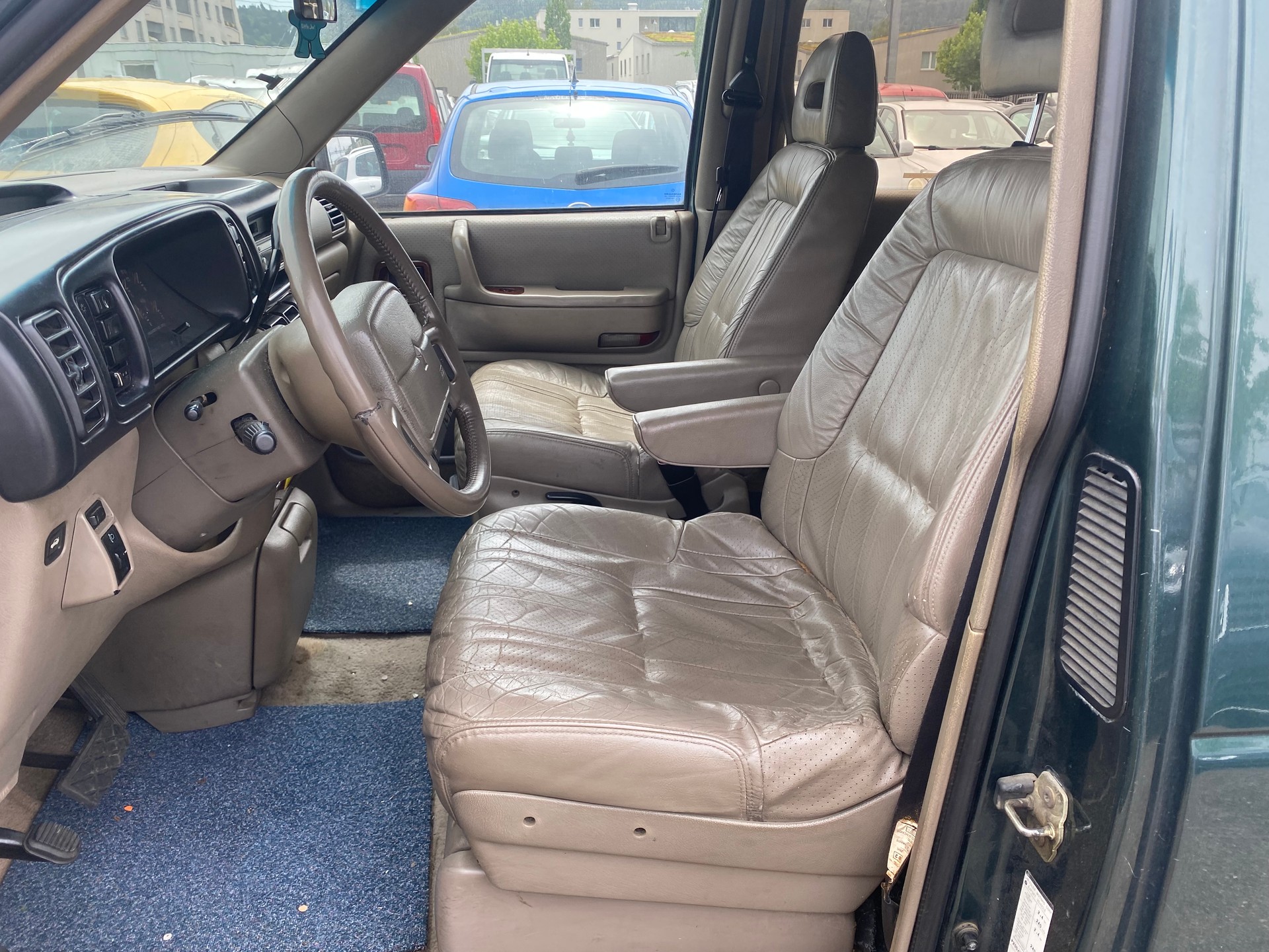 CHRYSLER Grand Voyager LE 3.3-image-8