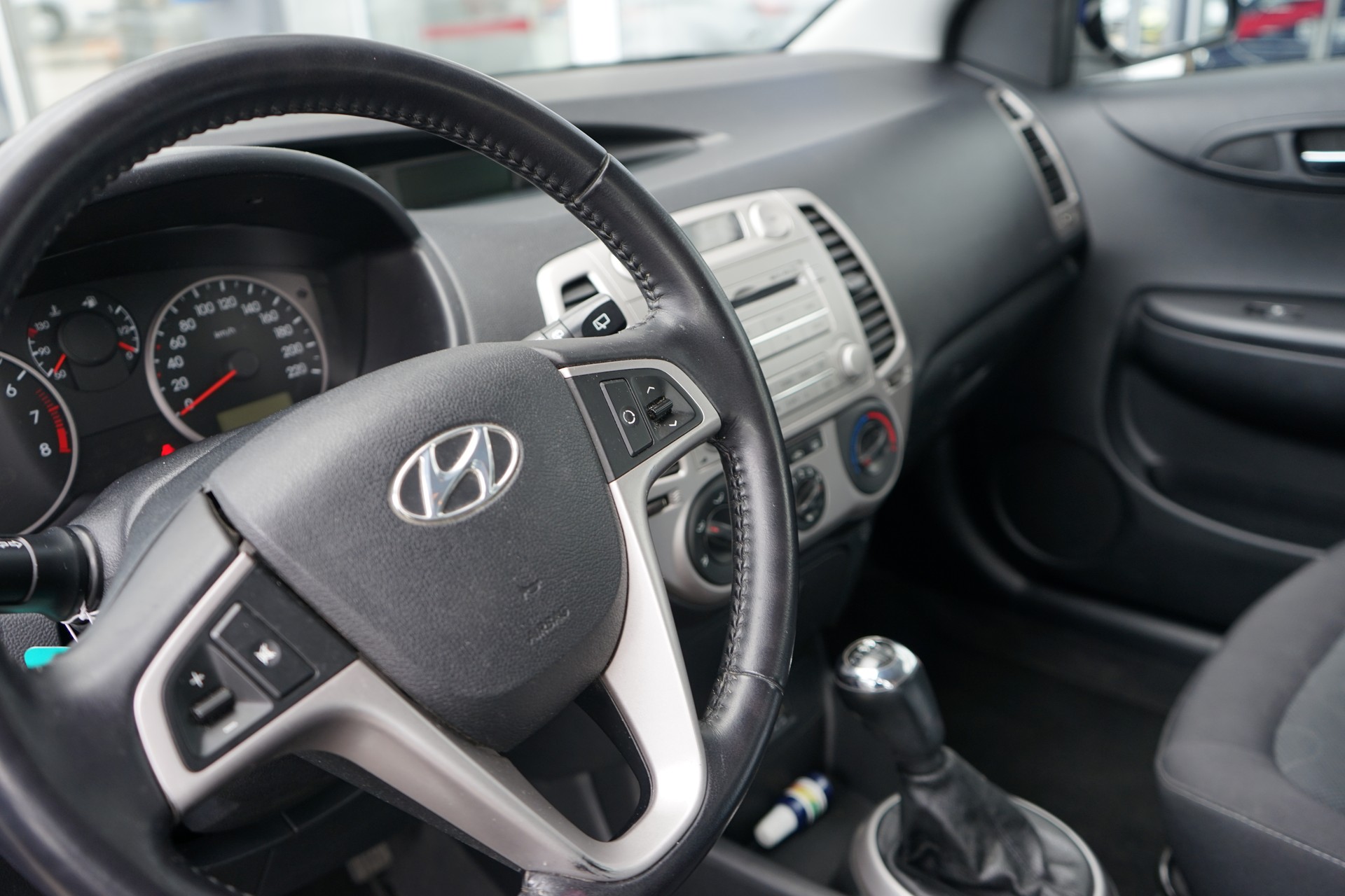 HYUNDAI i20 1.4 Style-image-7