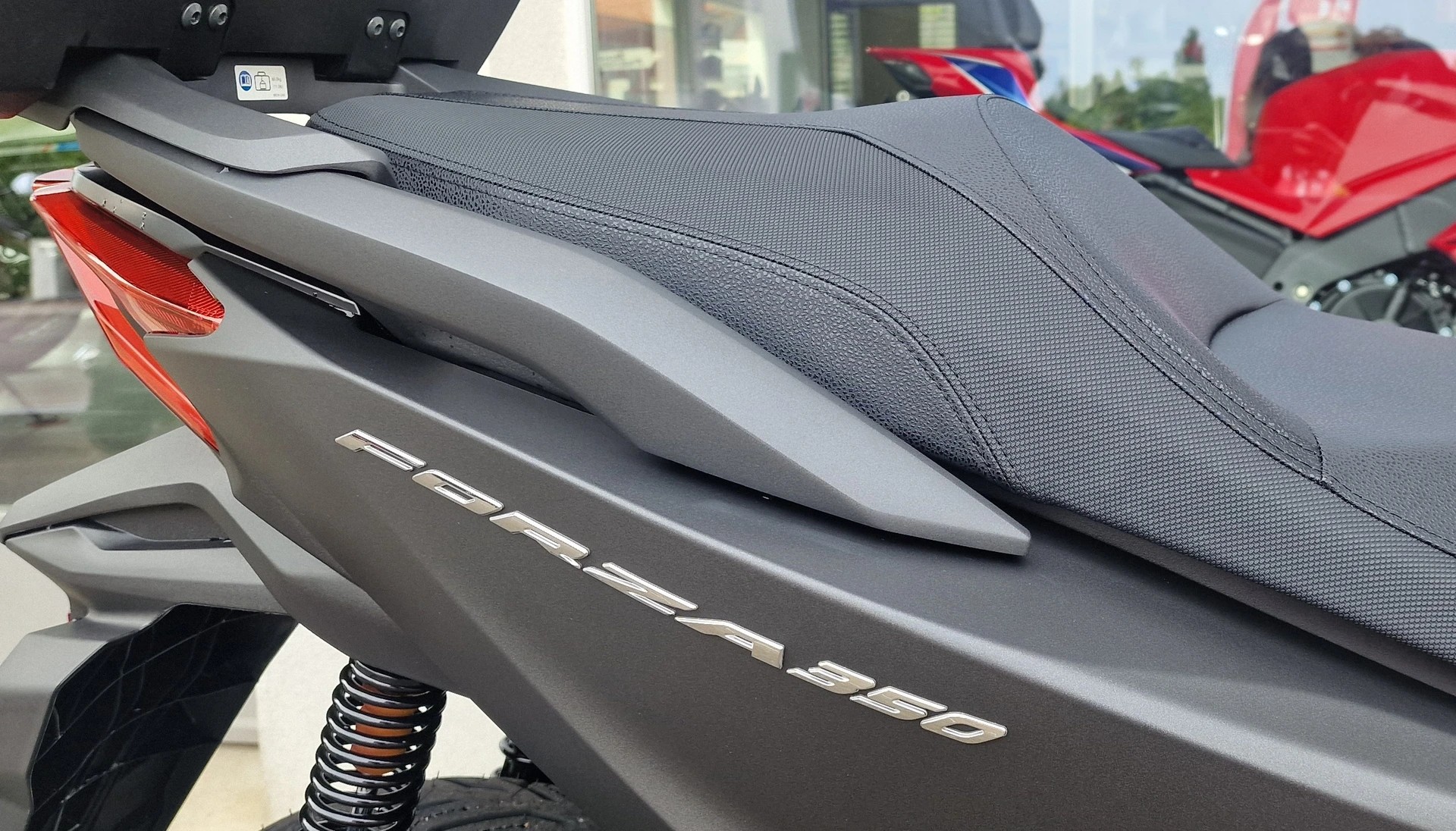 HONDA Forza 125 Smart Top Box 2026-showroom-element-2