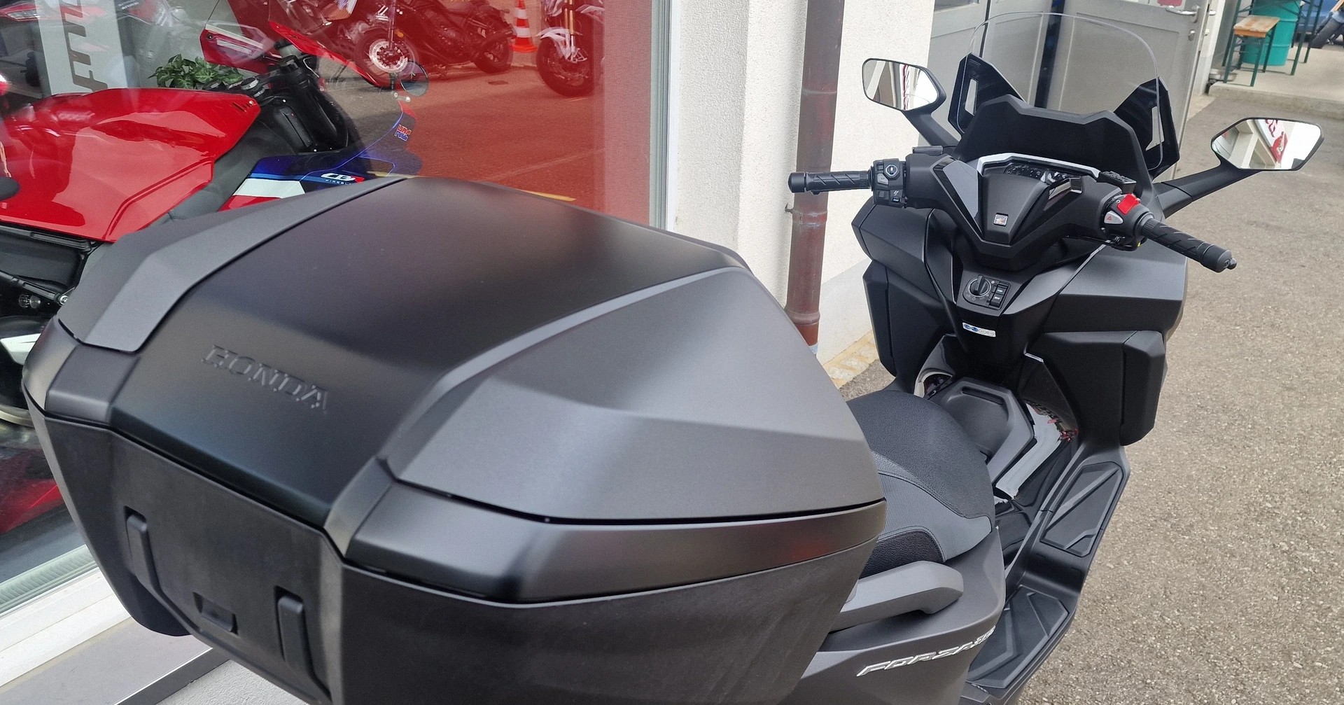 HONDA Forza 125 Smart Top Box 2026-showroom-element-3