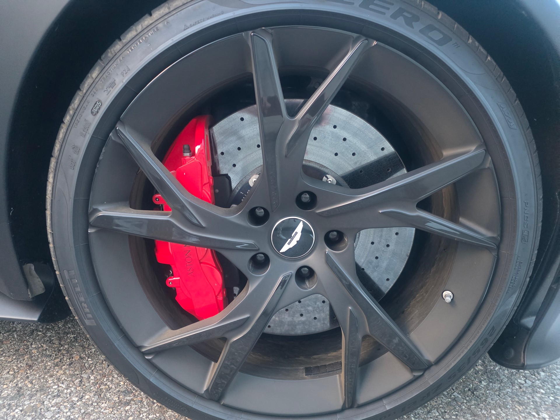 ASTON MARTIN DBS Coupé Superleggera-image-8