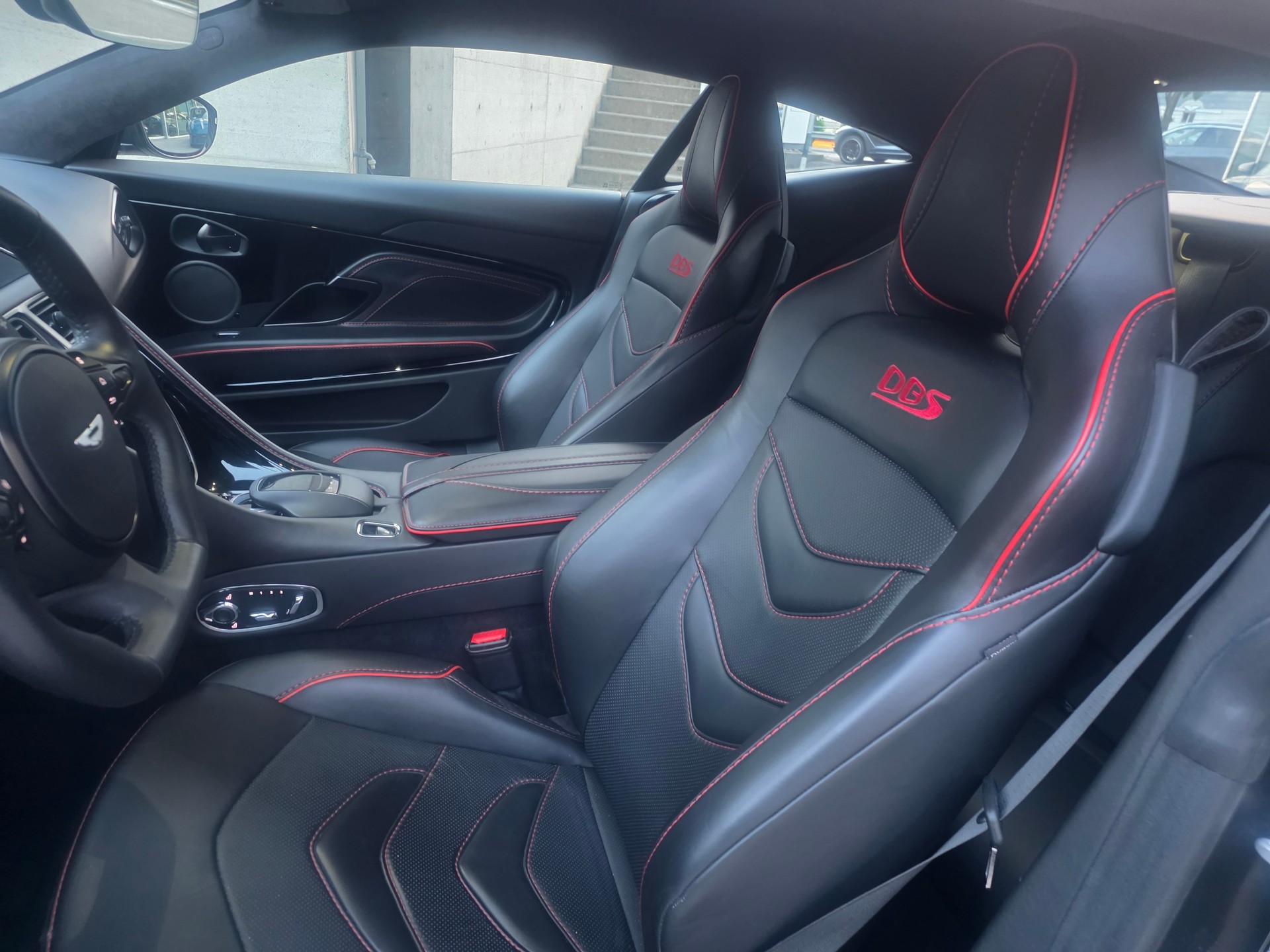ASTON MARTIN DBS Coupé Superleggera-image-7