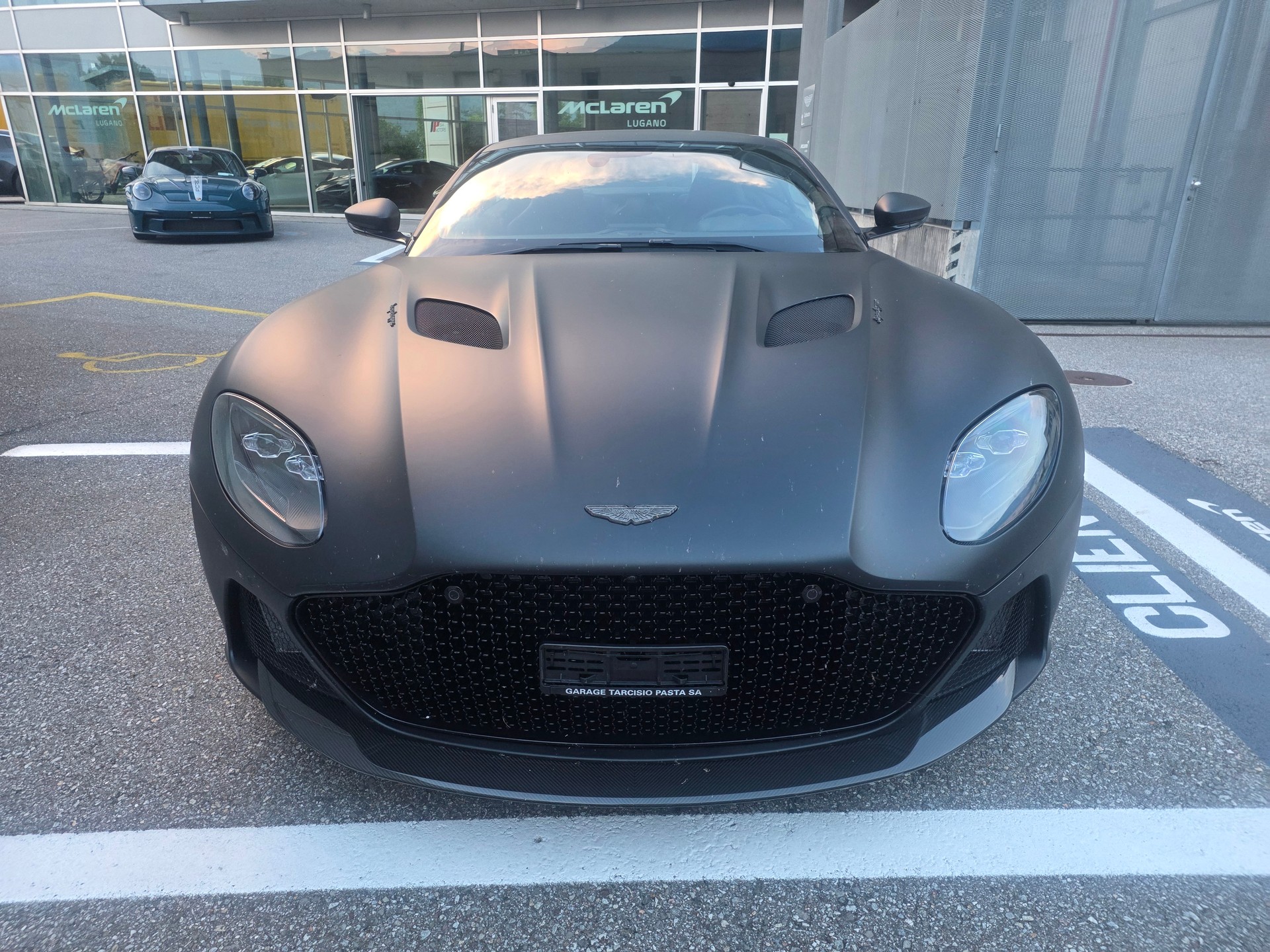 ASTON MARTIN DBS Coupé Superleggera-image-2