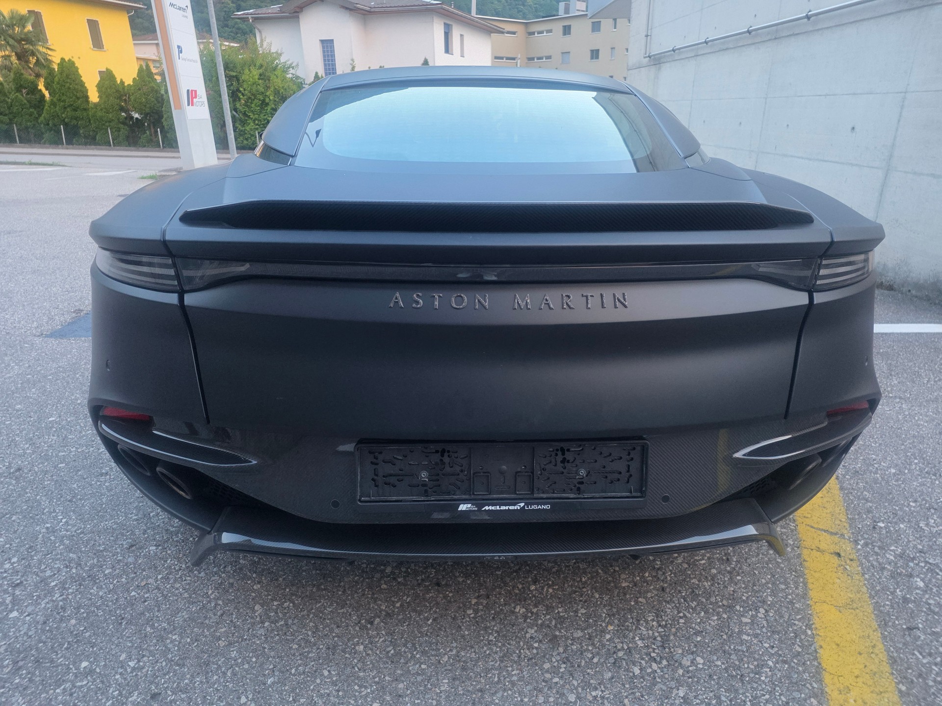 ASTON MARTIN DBS Coupé Superleggera-image-5