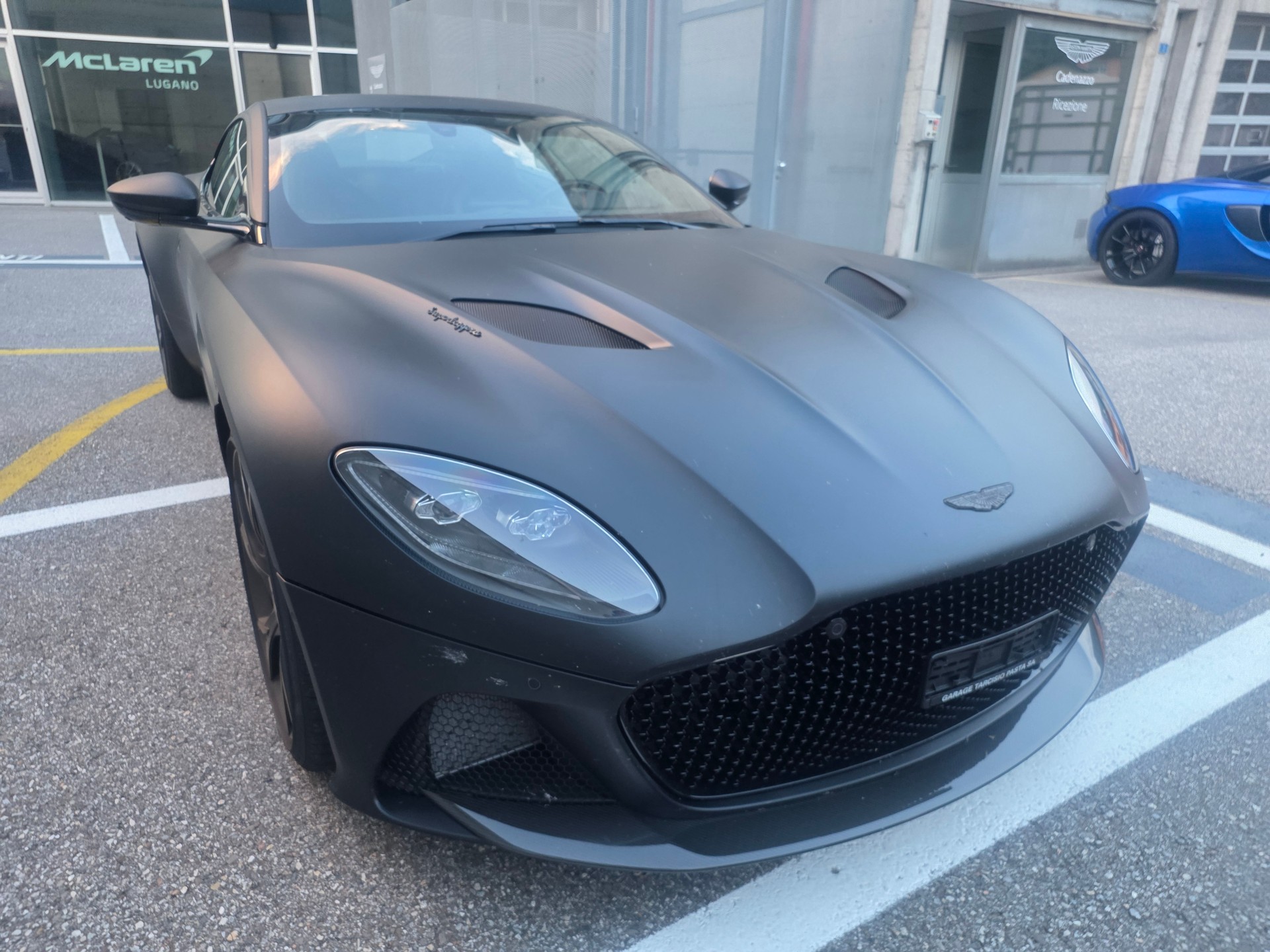 ASTON MARTIN DBS Coupé Superleggera-image-1