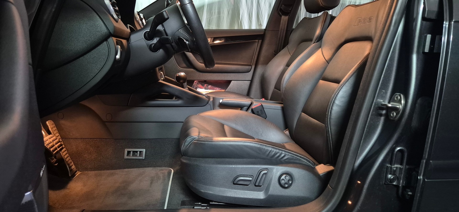 AUDI 2.5 T FSI quattro S-Tronic-image-5
