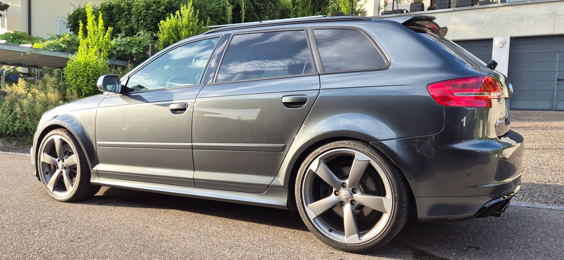 AUDI 2.5 T FSI quattro S-Tronic-image-2