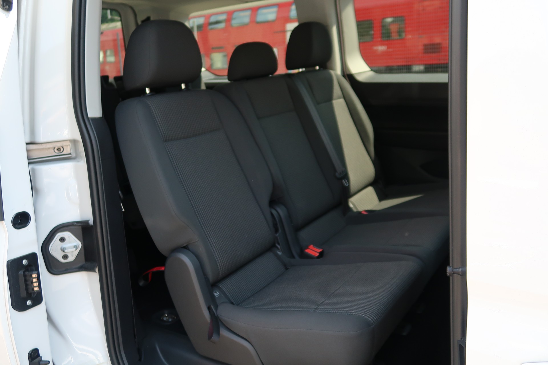 VW Caddy Maxi 1.5 TSI Liberty DSG-image-11