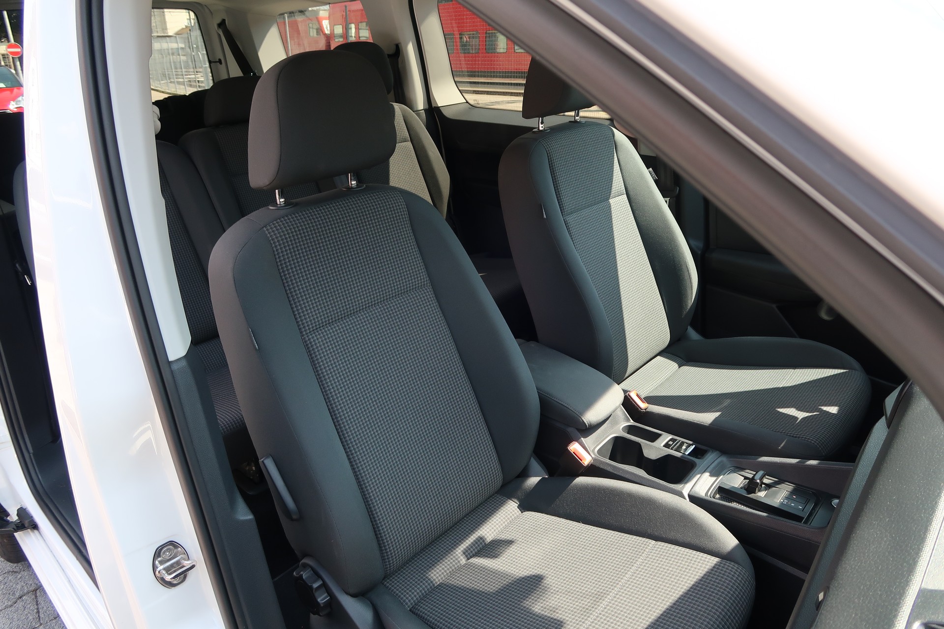 VW Caddy Maxi 1.5 TSI Liberty DSG-image-12