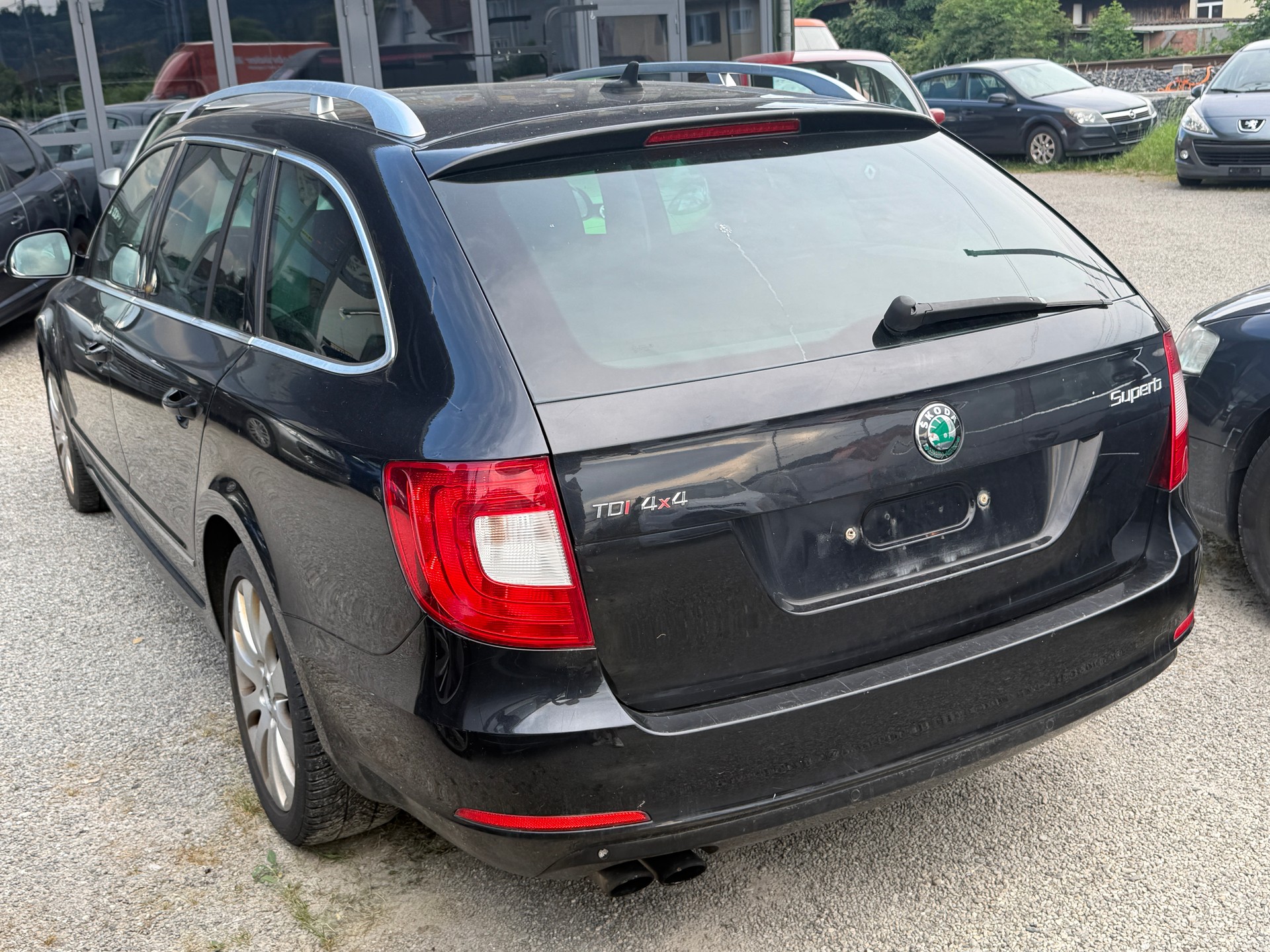 SKODA Superb Combi 2.0 TDi Elegance 4x4 DSG-image-14