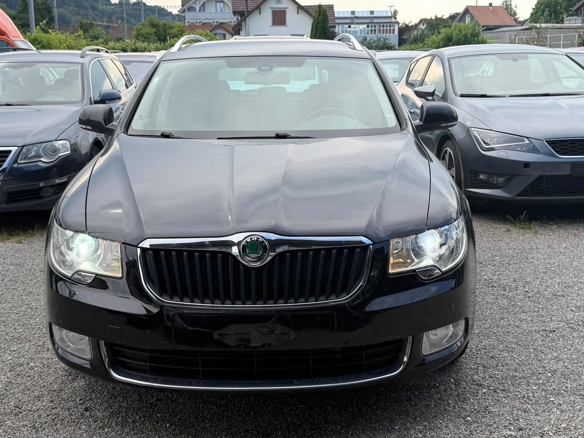 SKODA Superb Combi 2.0 TDi Elegance 4x4 DSG-image-0