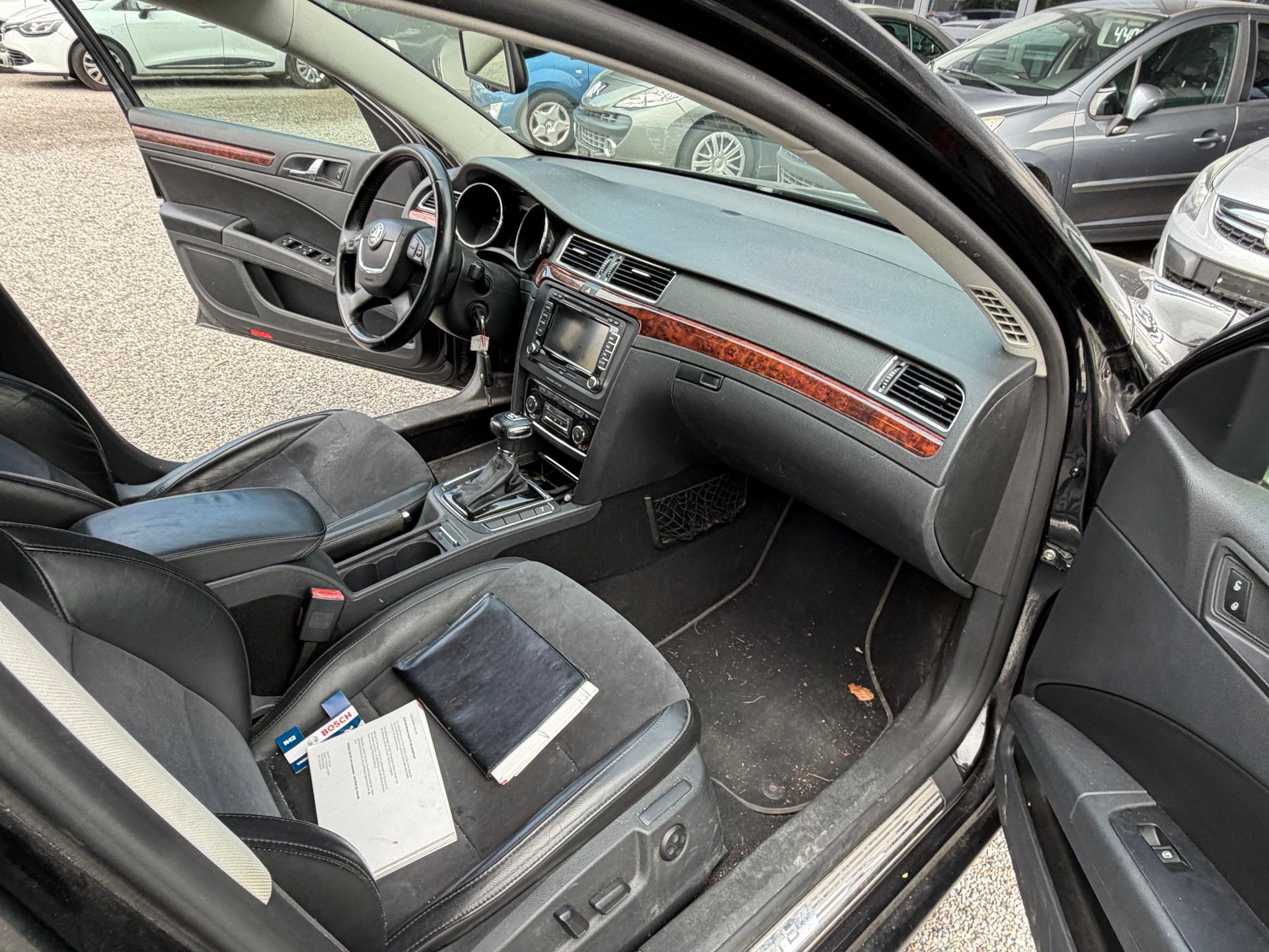 SKODA Superb Combi 2.0 TDi Elegance 4x4 DSG-image-8
