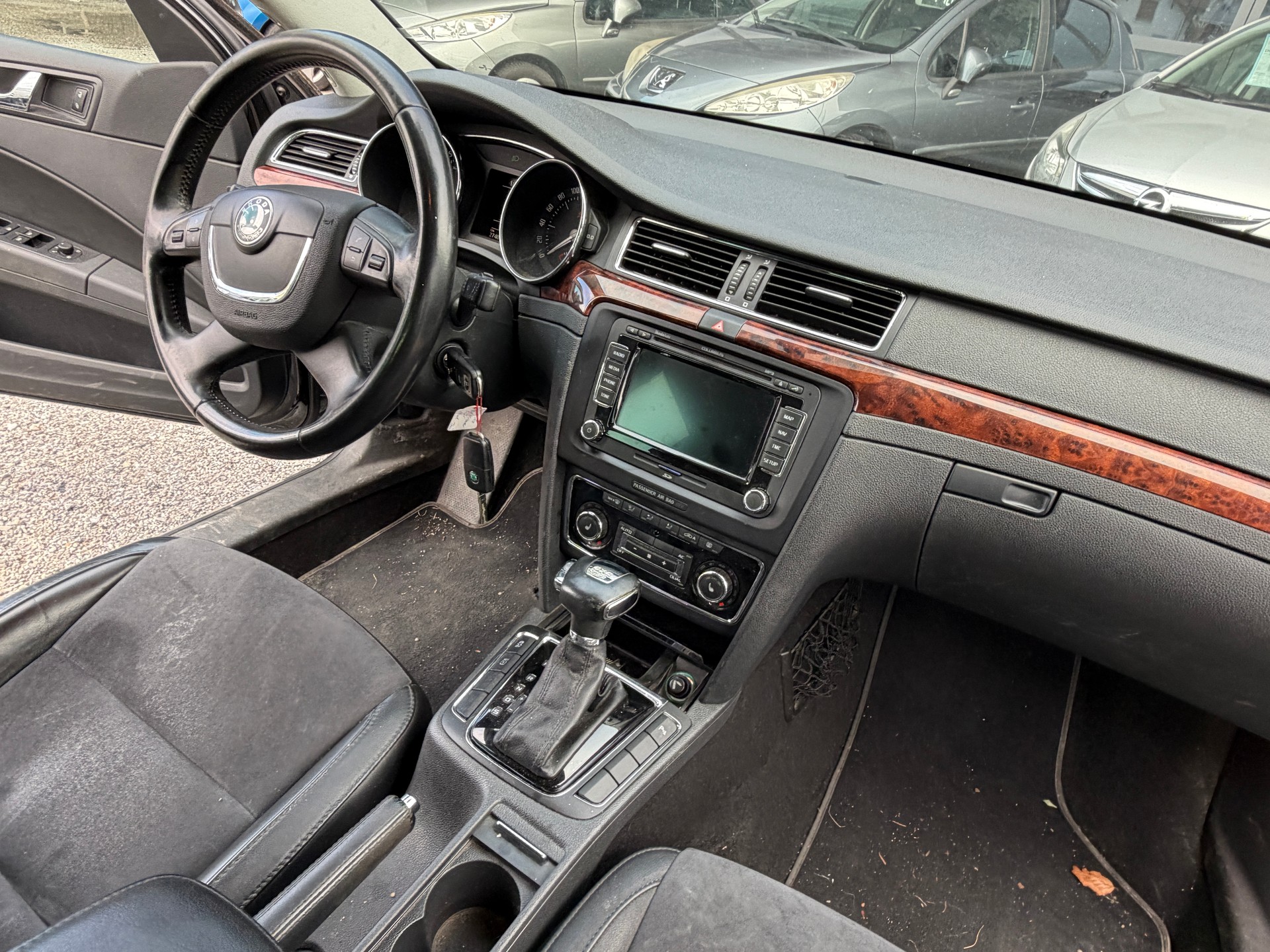 SKODA Superb Combi 2.0 TDi Elegance 4x4 DSG-image-10