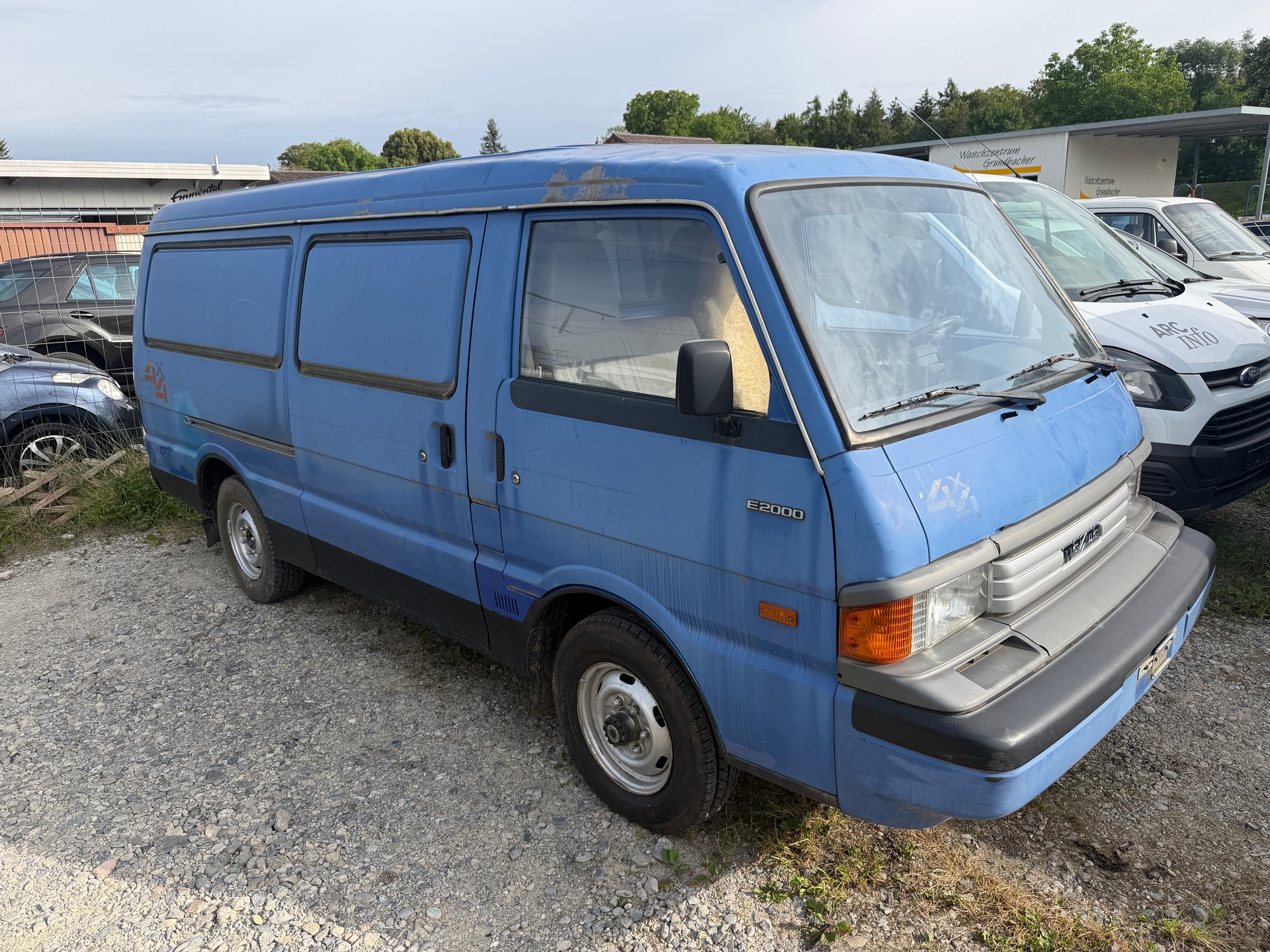 MAZDA E 2000 4x4-image-1