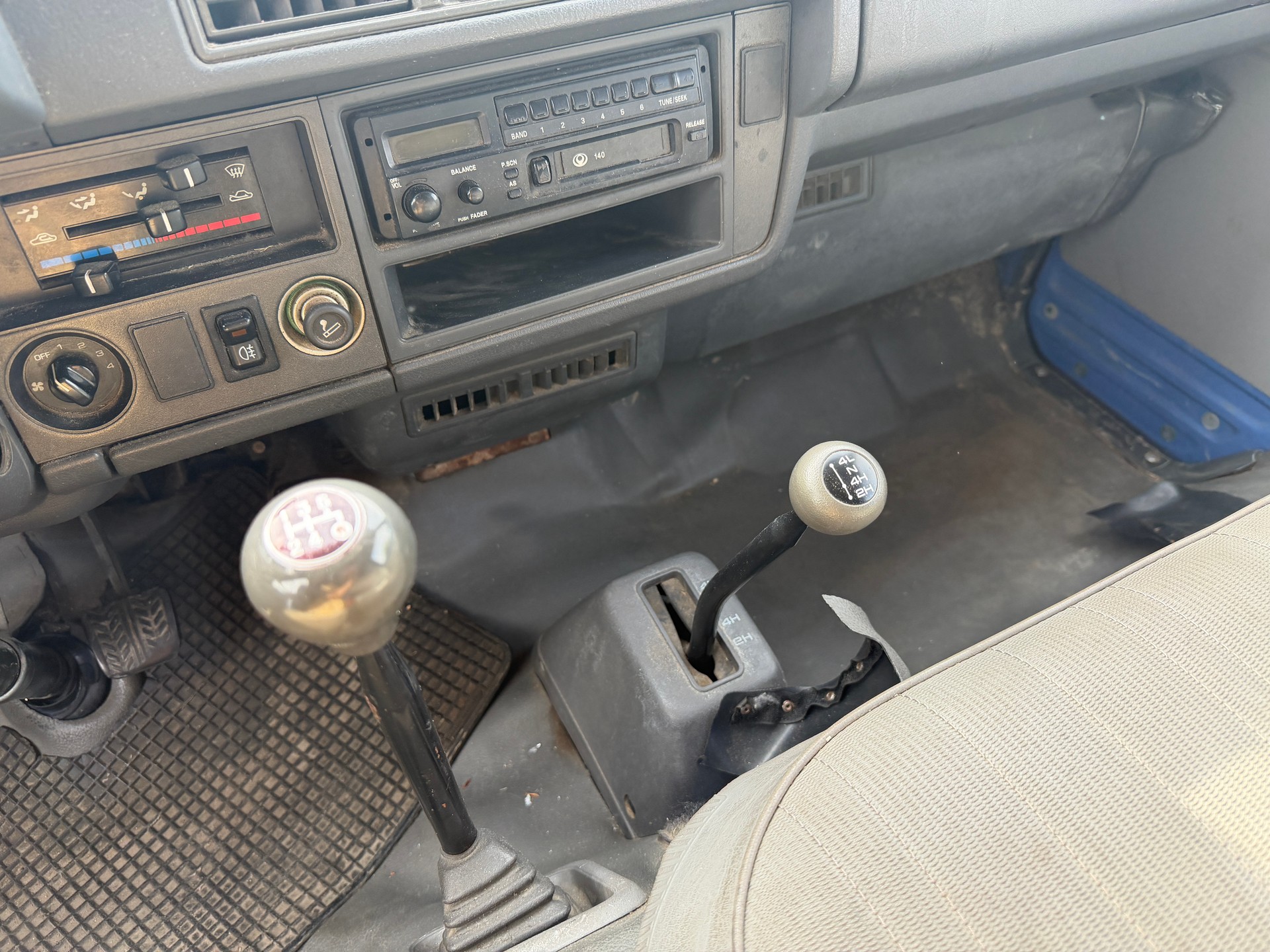 MAZDA E 2000 4x4-image-5