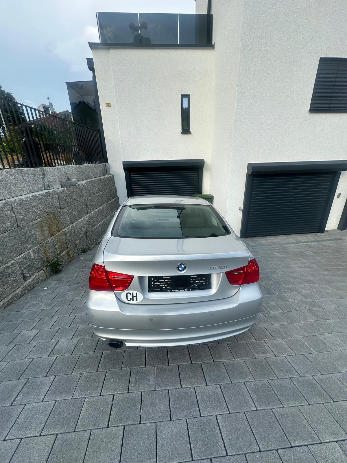BMW 320i Steptronic-image-1