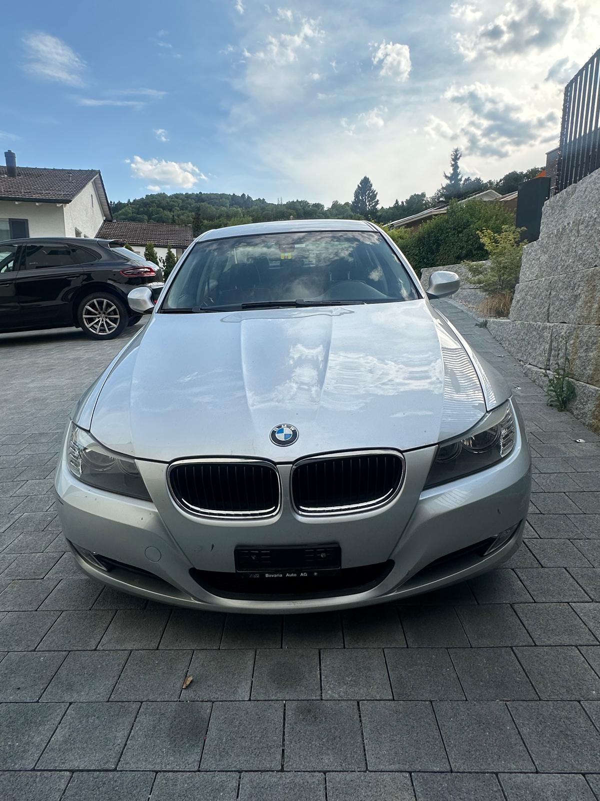 BMW 320i Steptronic-image-2