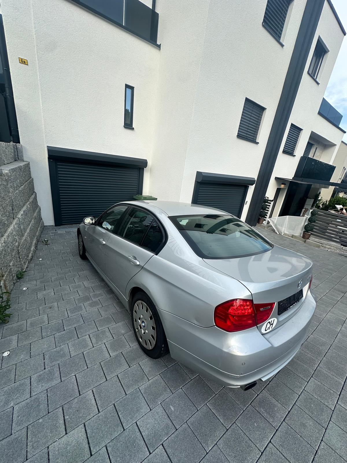 BMW 320i Steptronic-image-0