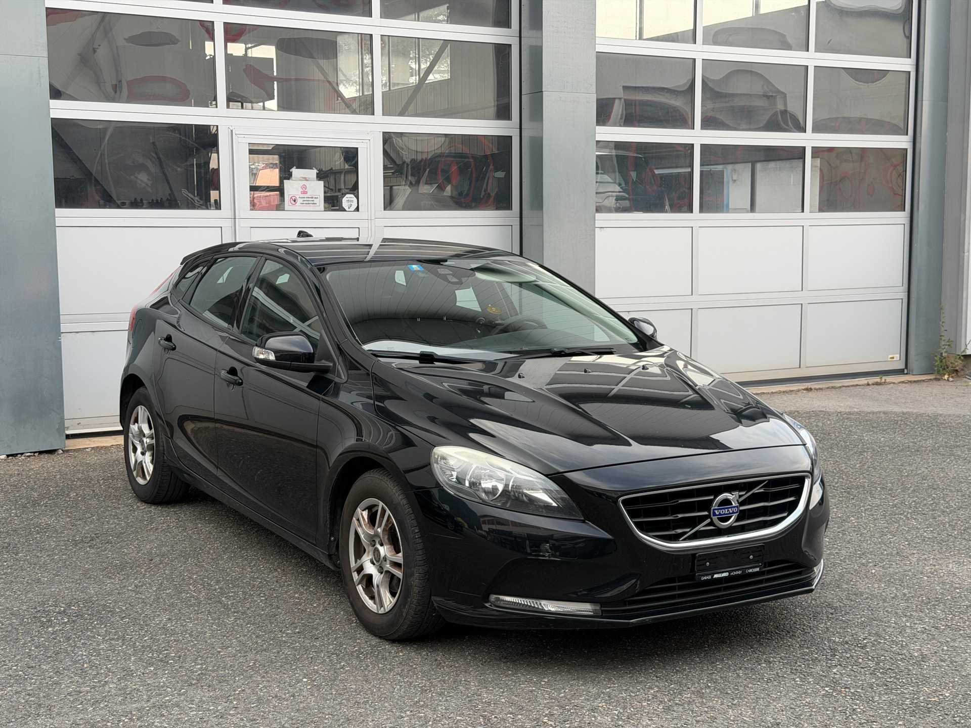 VOLVO V40 D2 Momentum-image-2