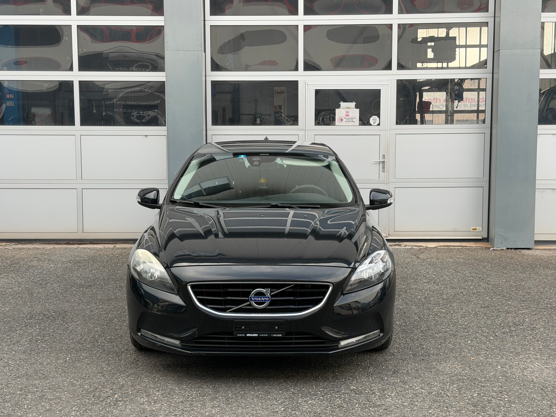VOLVO V40 D2 Momentum-image-1
