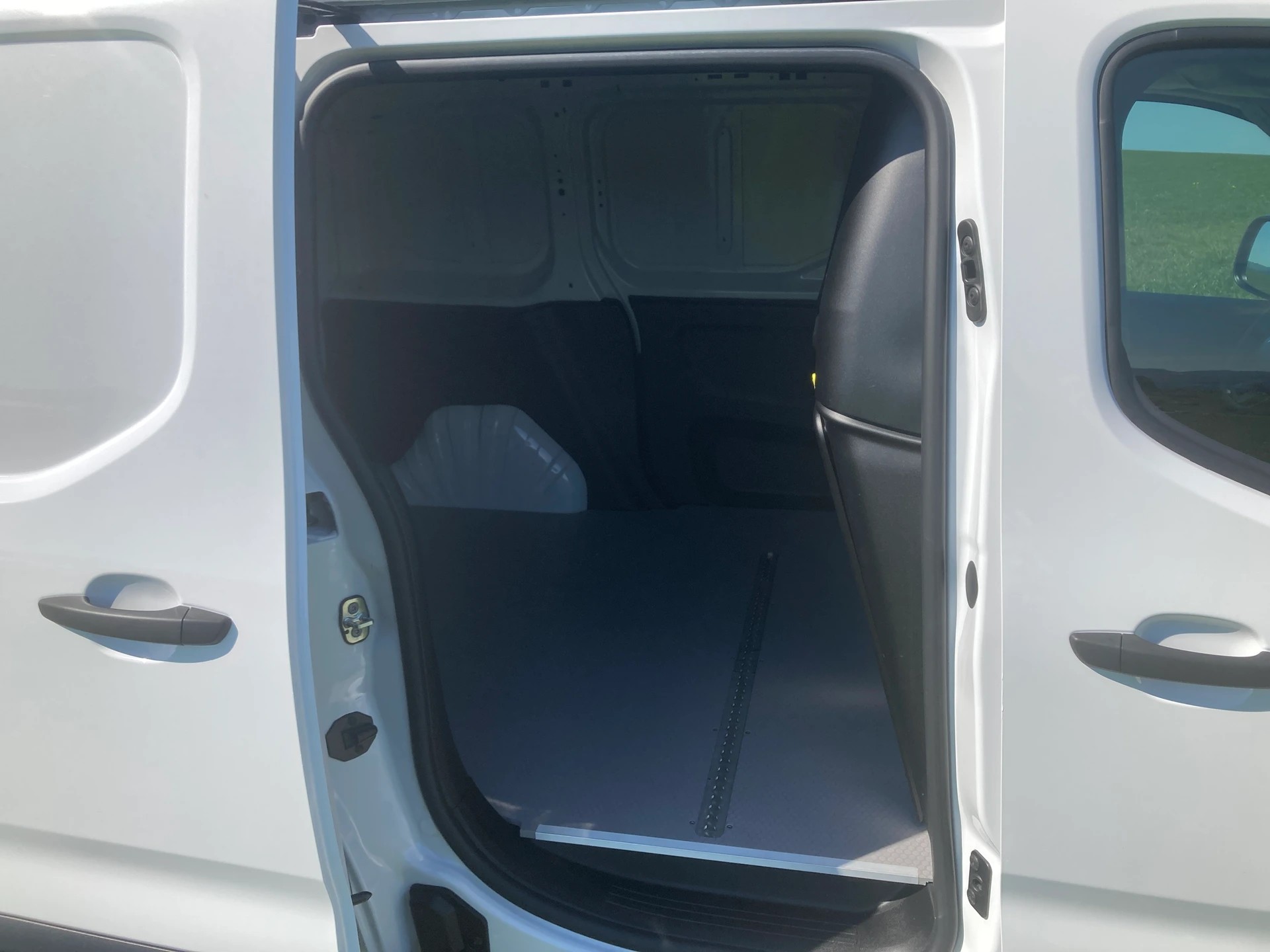 CITROEN Berlingo Van 1.5 Blue HDi 130 s/s 4x4-image-4