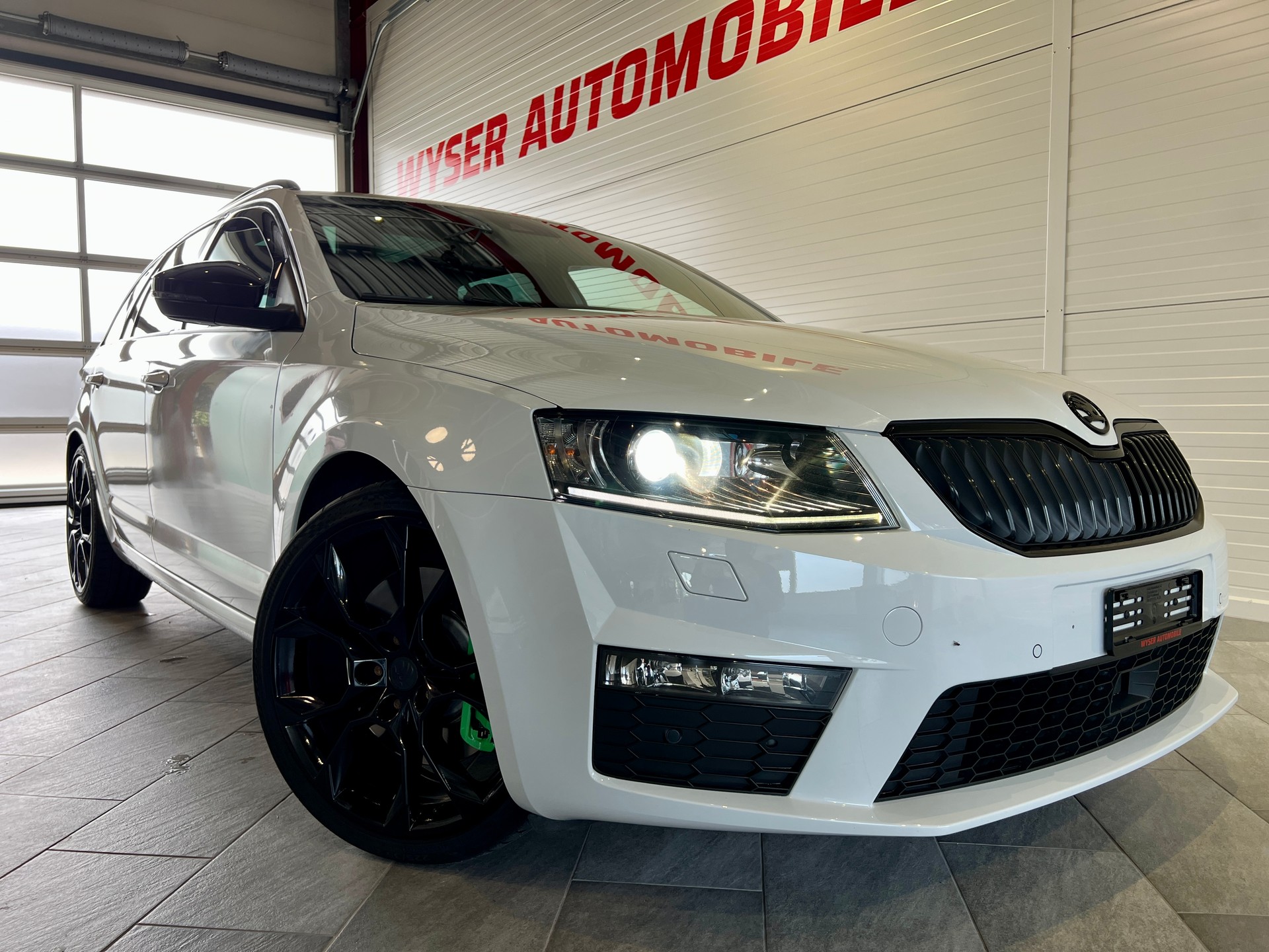 SKODA Octavia Combi 2.0 TSI RS DSG-image-1